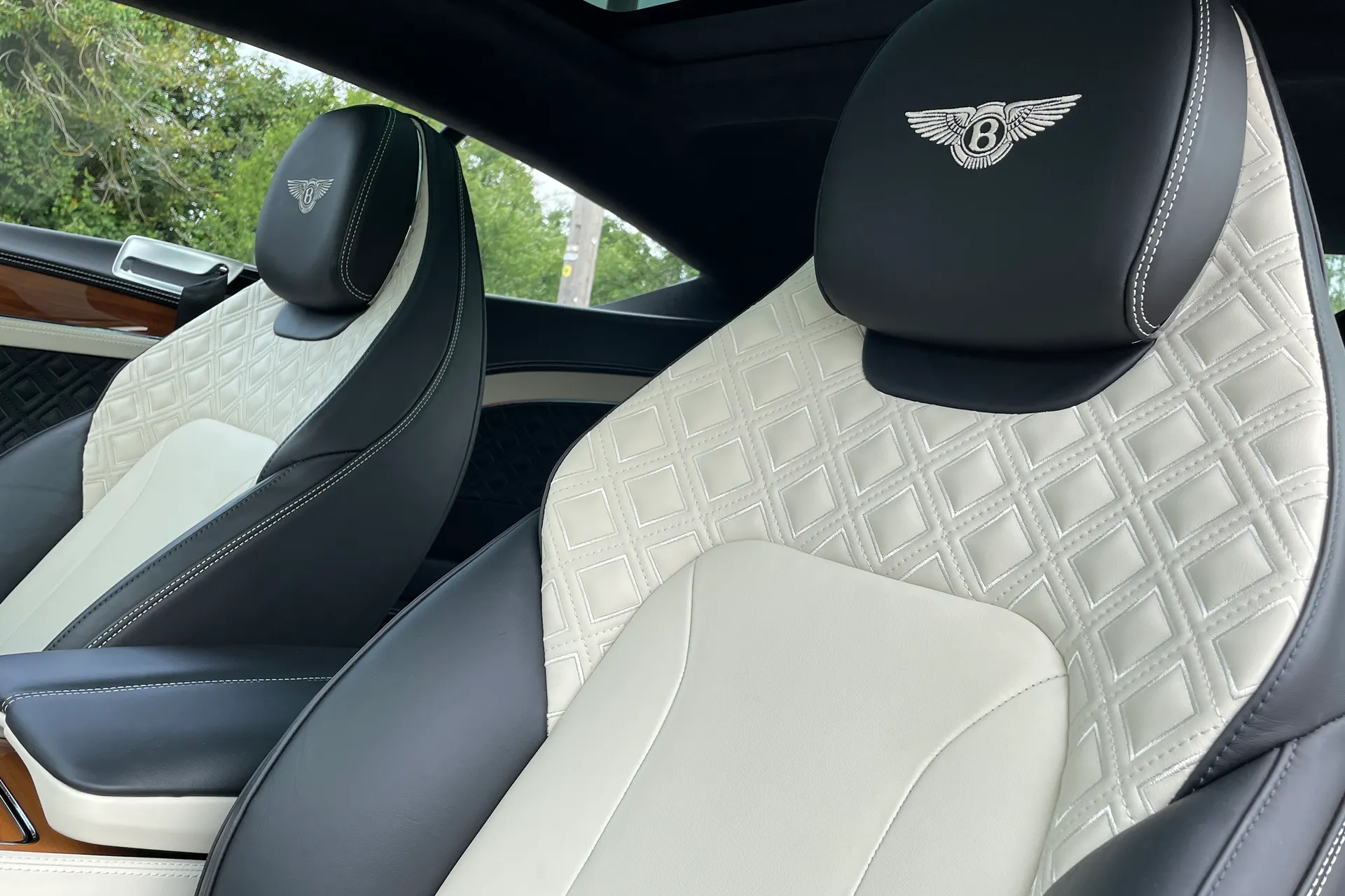Bentley CONTINENTAL GT thumbnail image number 29