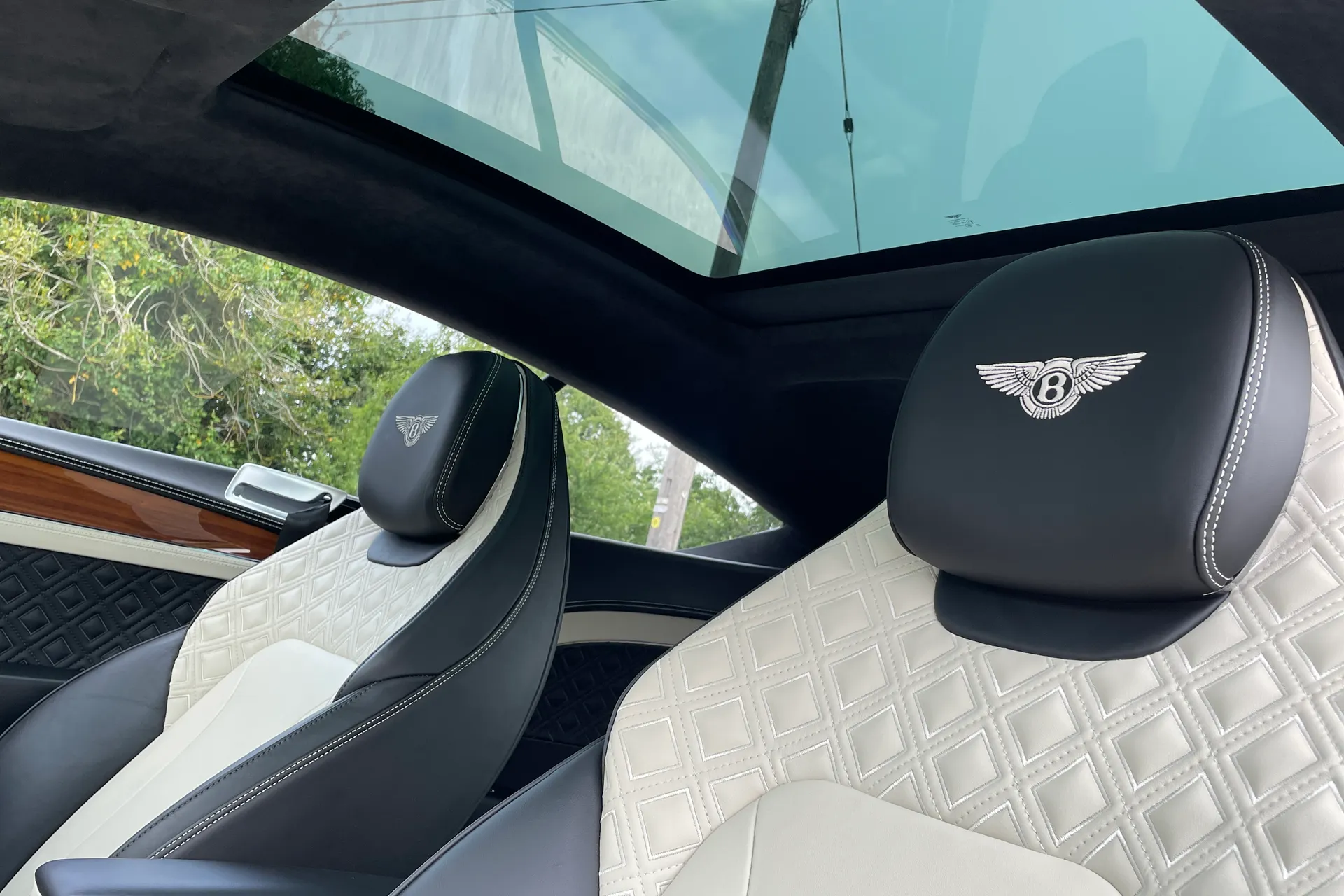 Bentley CONTINENTAL GT thumbnail image number 28