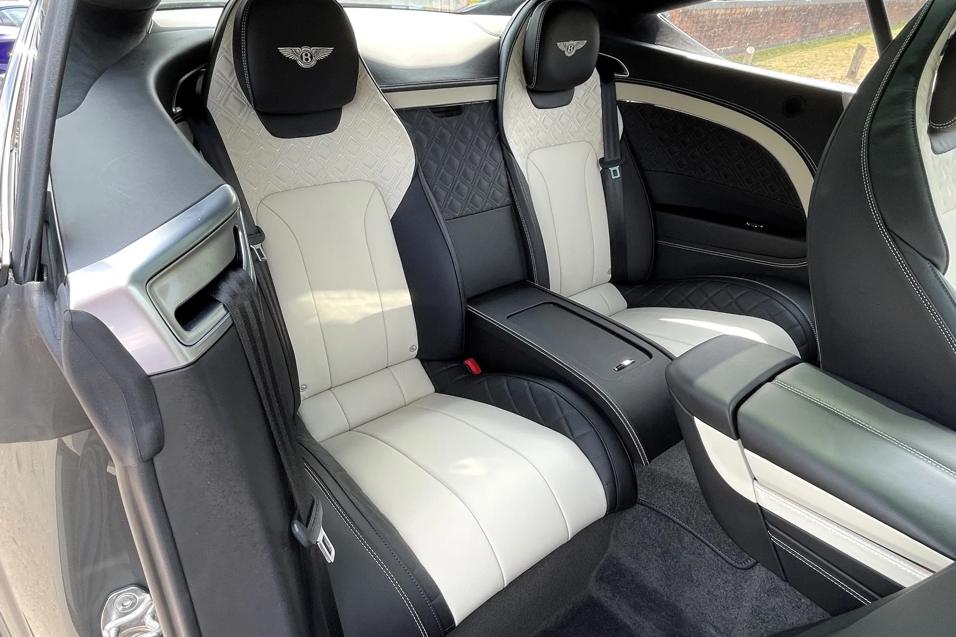 Bentley CONTINENTAL GT thumbnail image number 18
