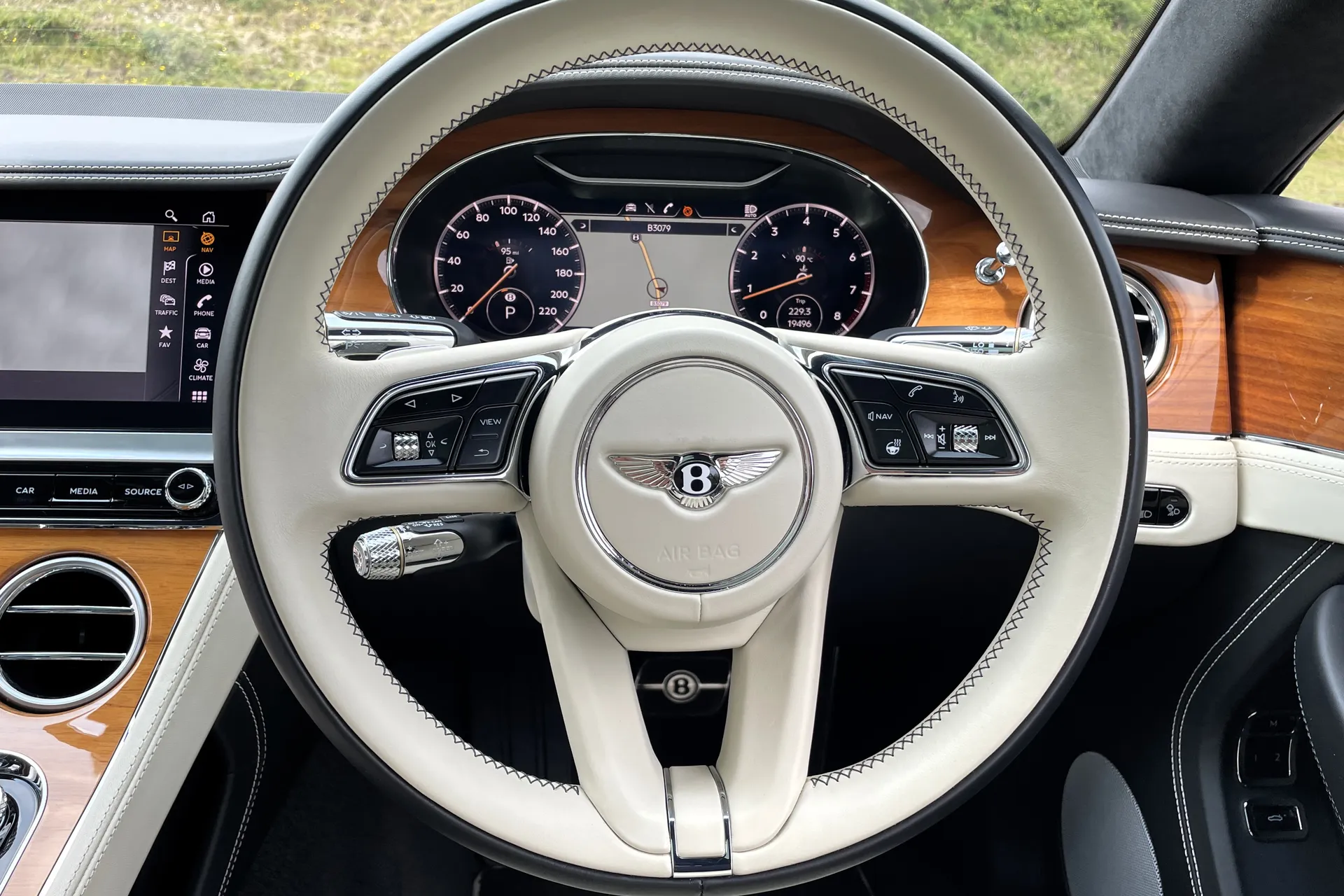 Bentley CONTINENTAL GT thumbnail image number 37