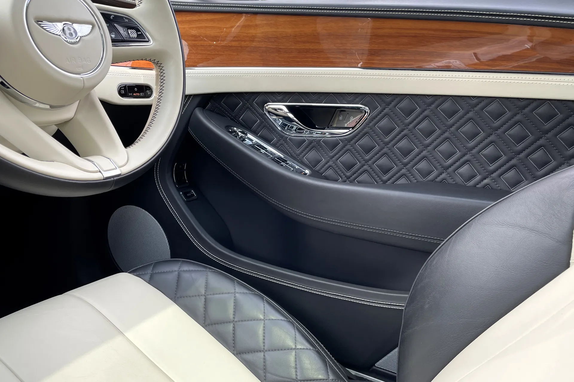 Bentley CONTINENTAL GT thumbnail image number 39