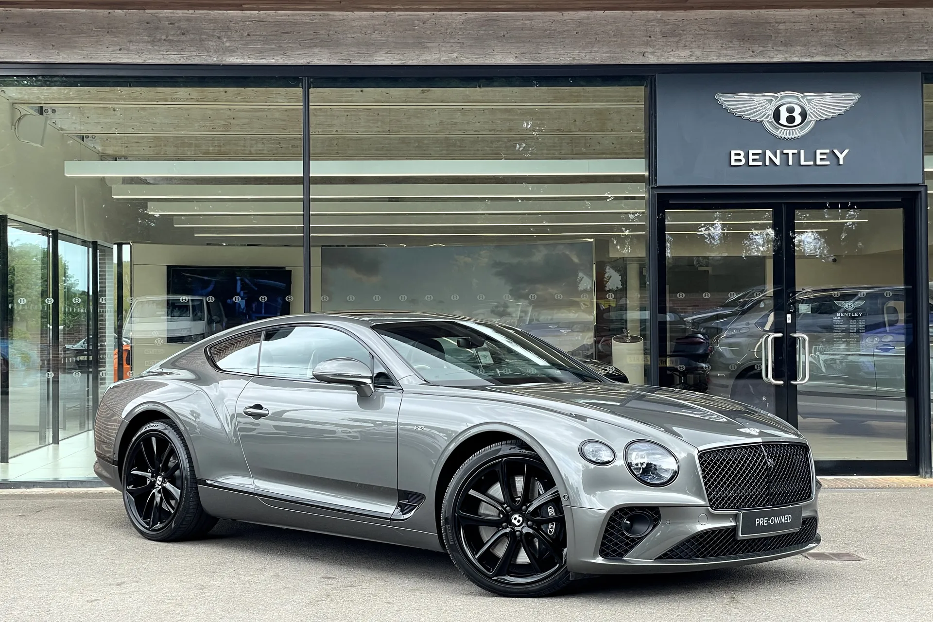 Bentley CONTINENTAL GT focused image