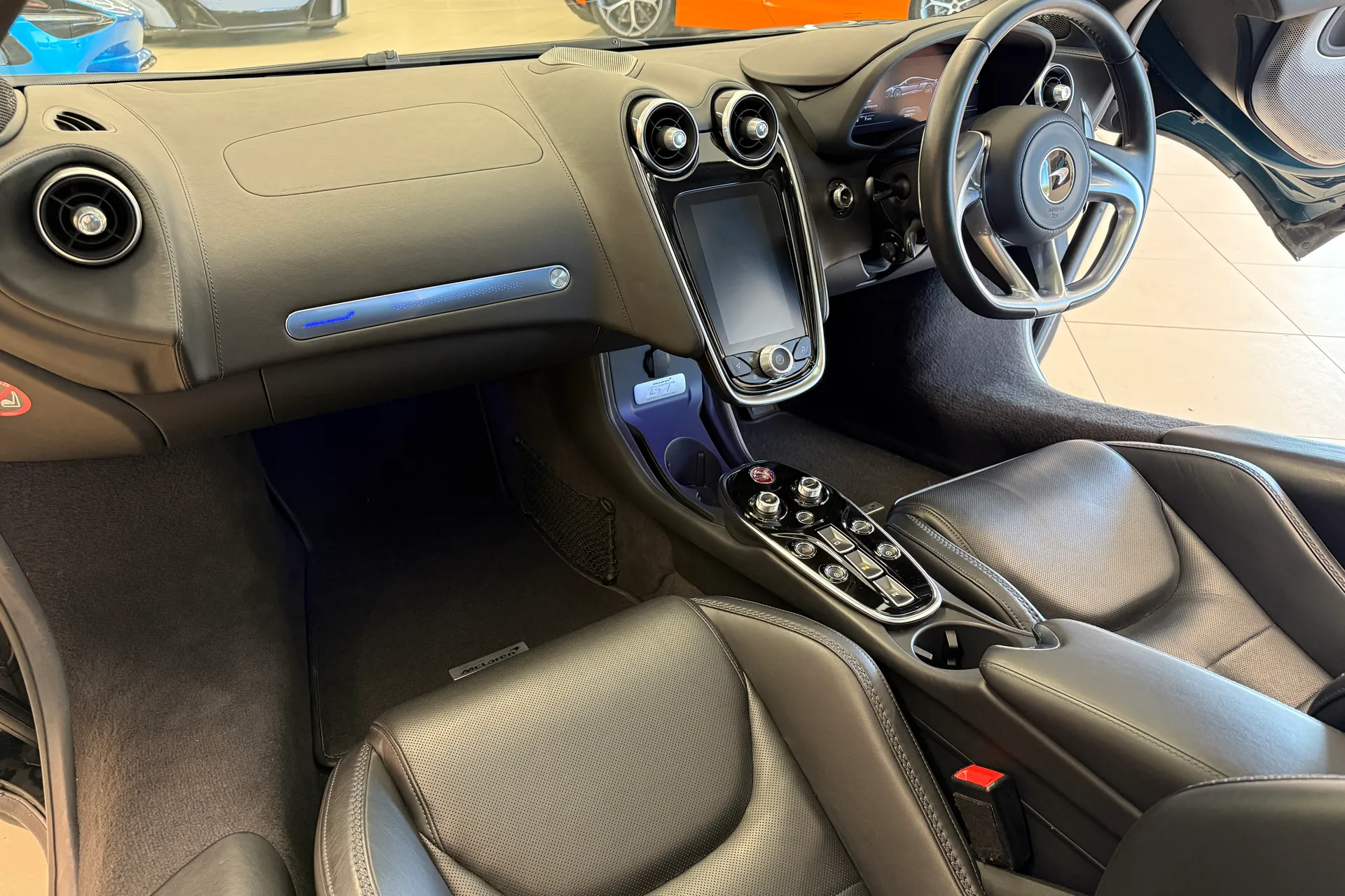 McLaren GT thumbnail image number 12