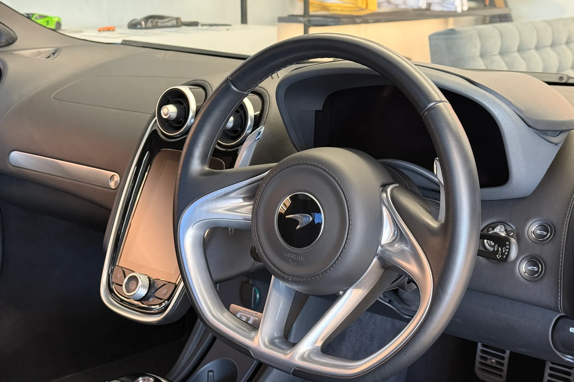 McLaren GT thumbnail image number 34