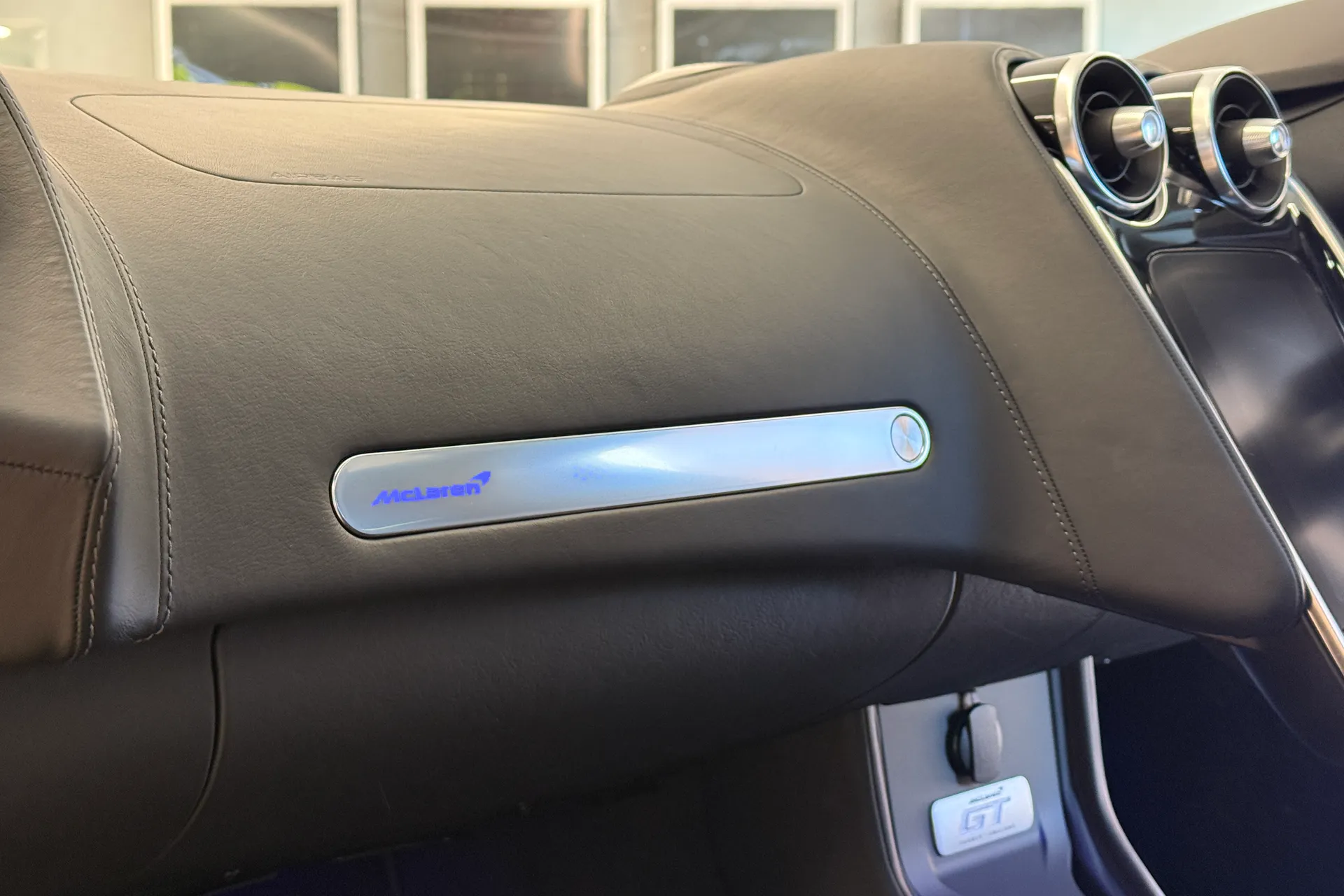 McLaren GT thumbnail image number 13