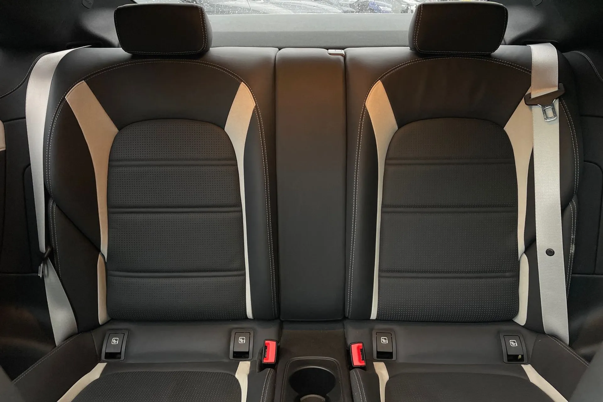 MERCEDES-BENZ C CLASS thumbnail image number 31