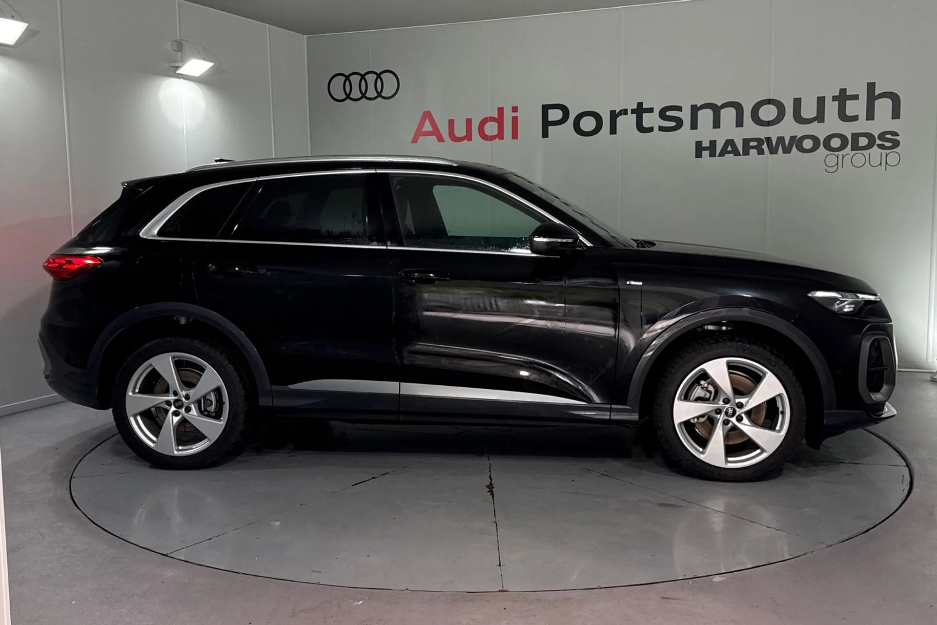 Audi Q5 thumbnail image number 2