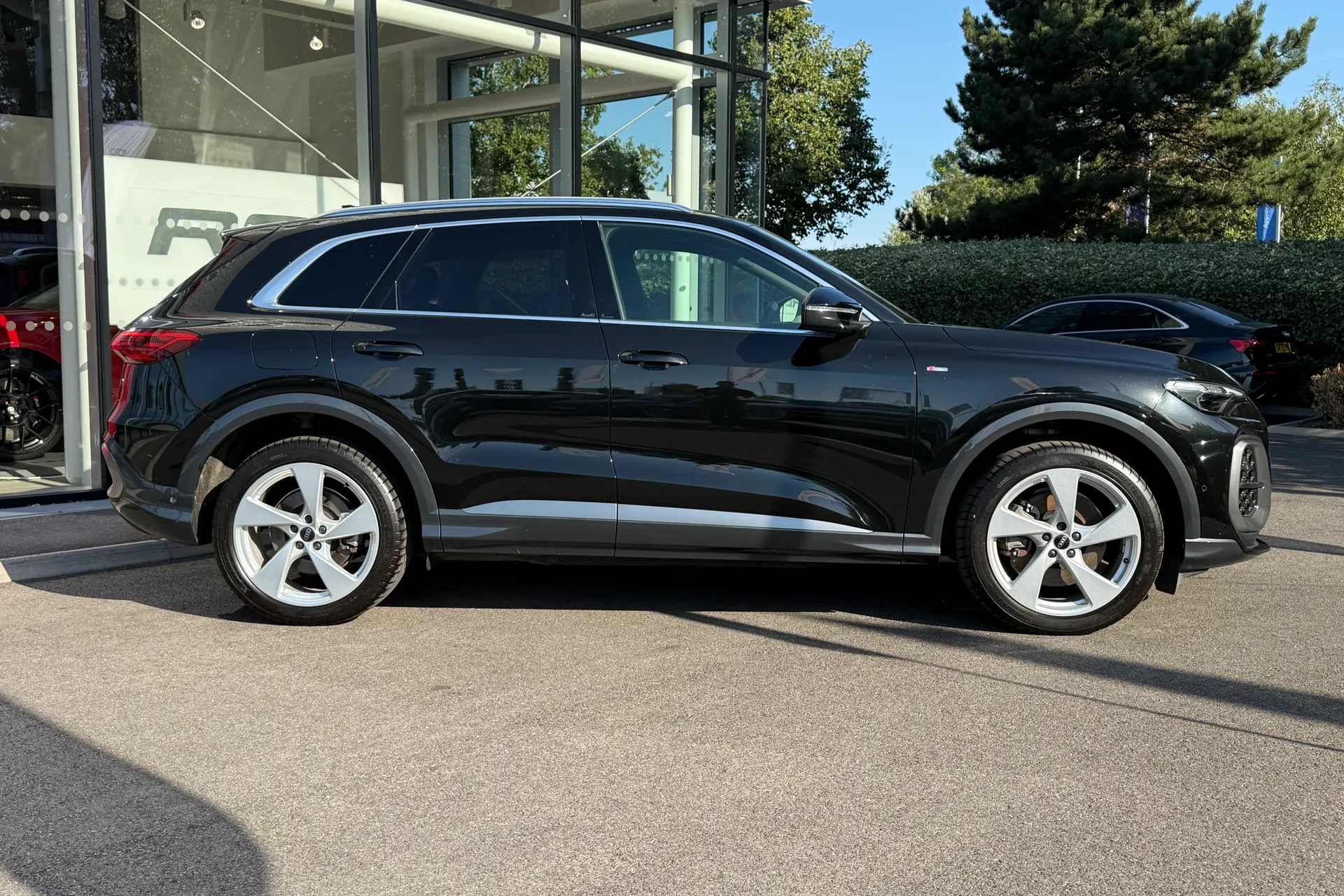 Audi Q5 thumbnail image number 2