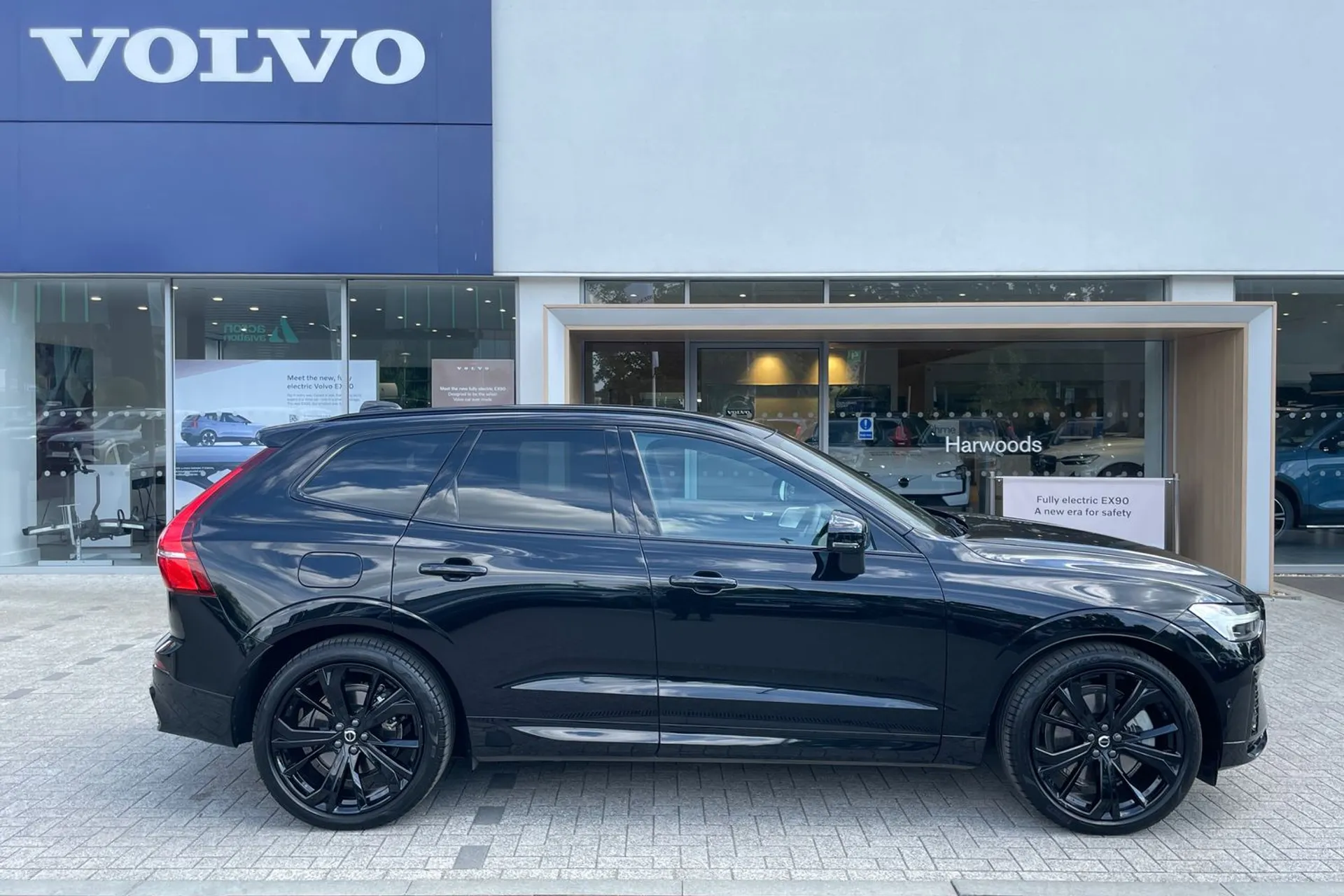 Volvo XC60 thumbnail image number 2