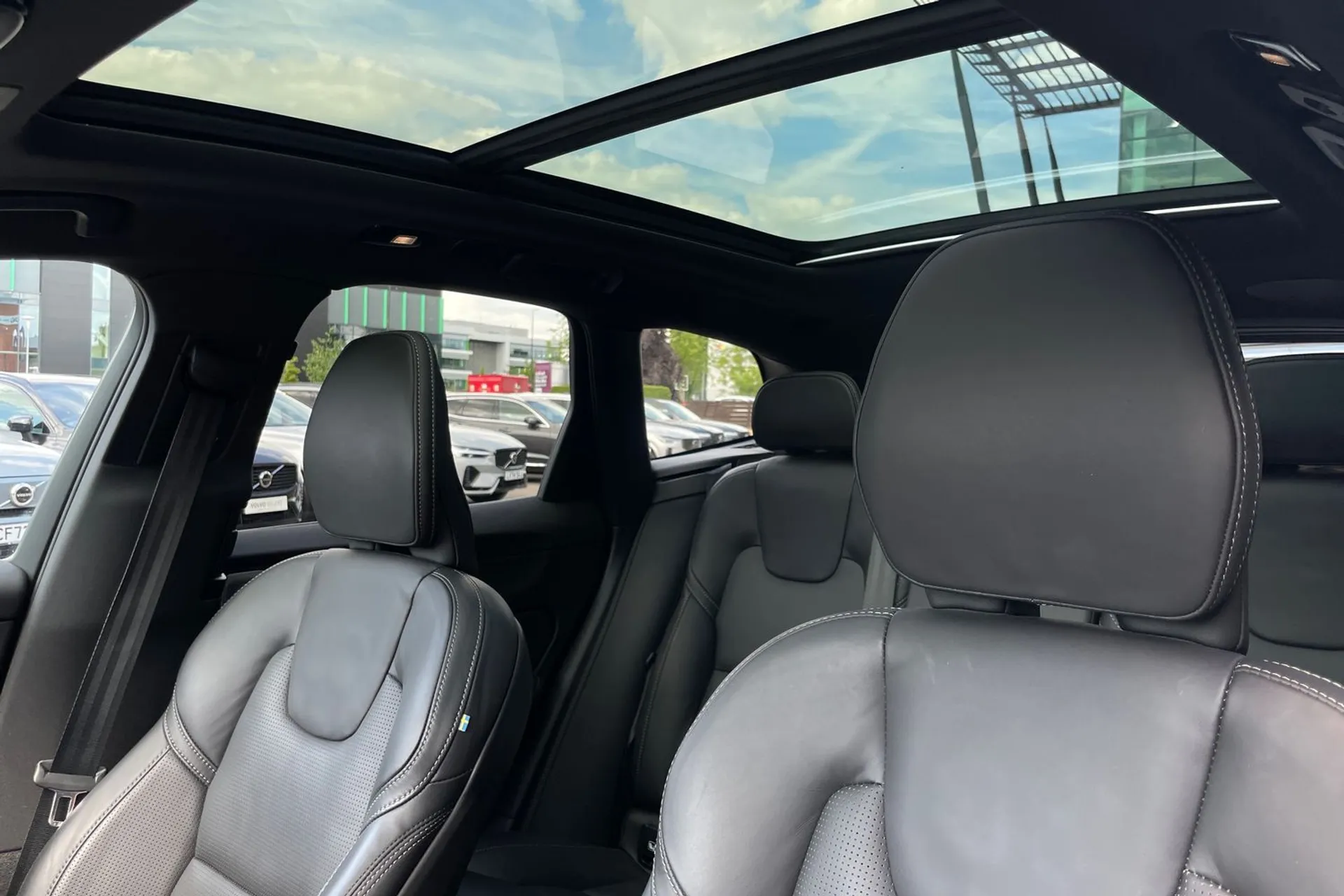 Volvo XC60 thumbnail image number 28