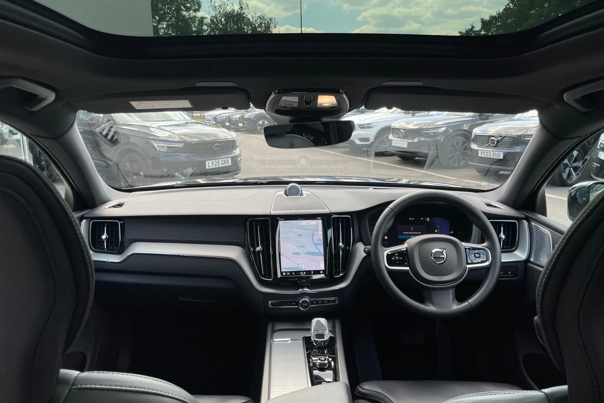Volvo XC60 thumbnail image number 3