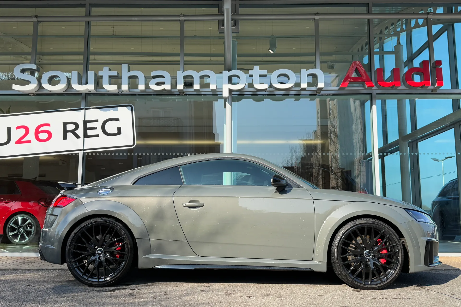 Audi TT thumbnail image number 2