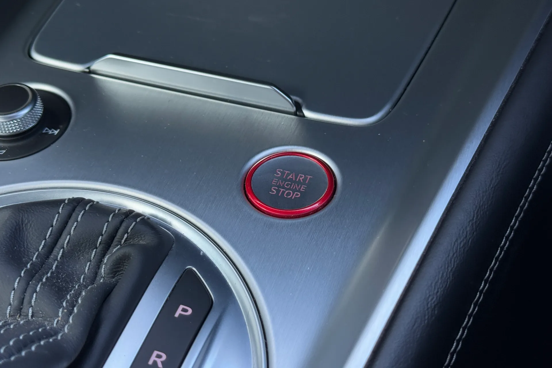 Audi TT thumbnail image number 25