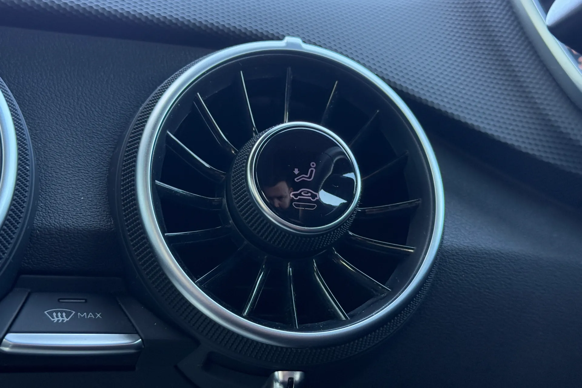 Audi TT thumbnail image number 23