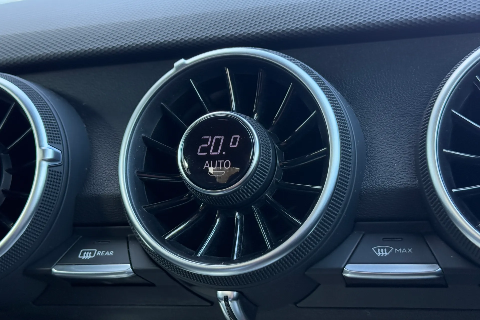 Audi TT thumbnail image number 21