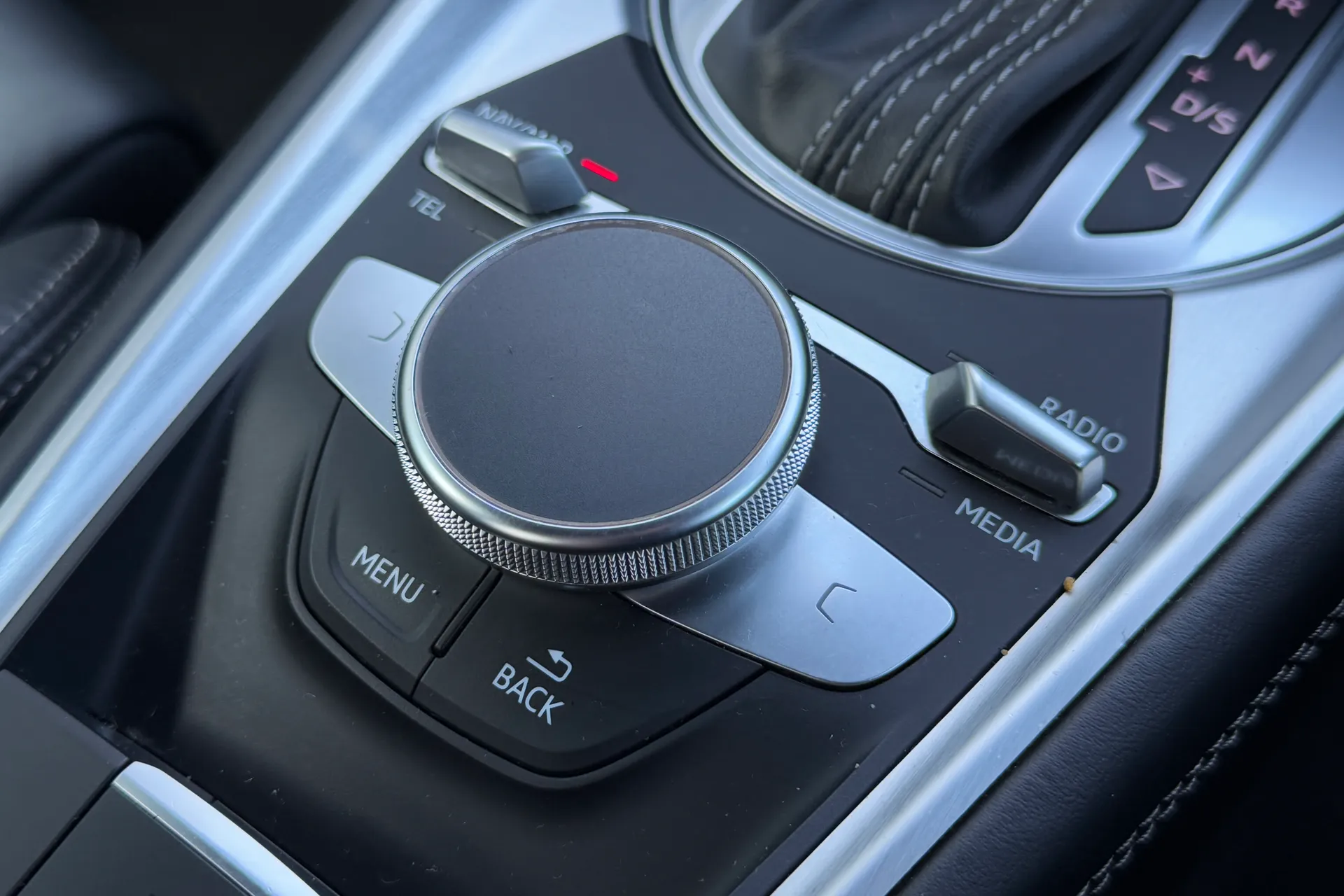 Audi TT thumbnail image number 30