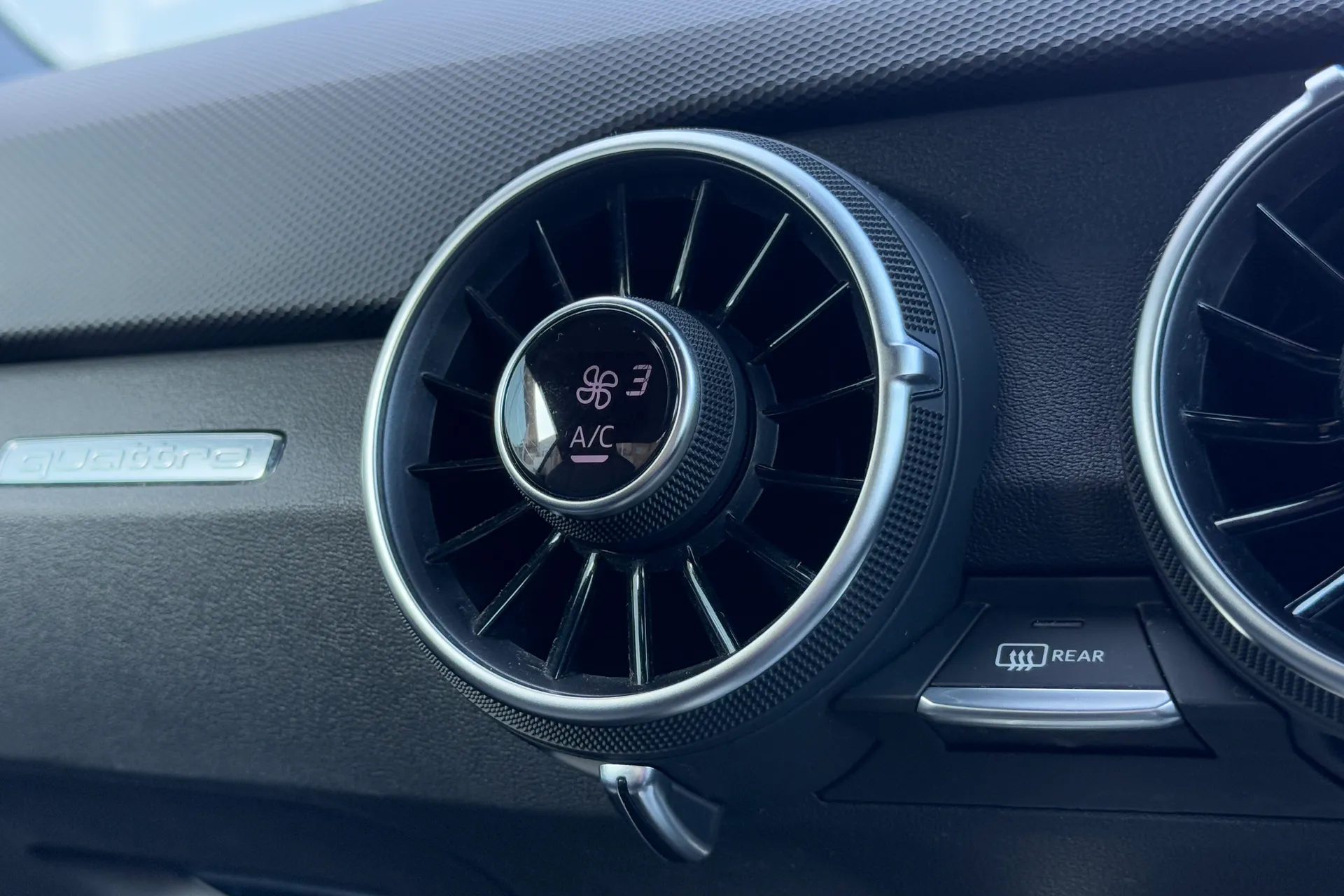 Audi TT thumbnail image number 22