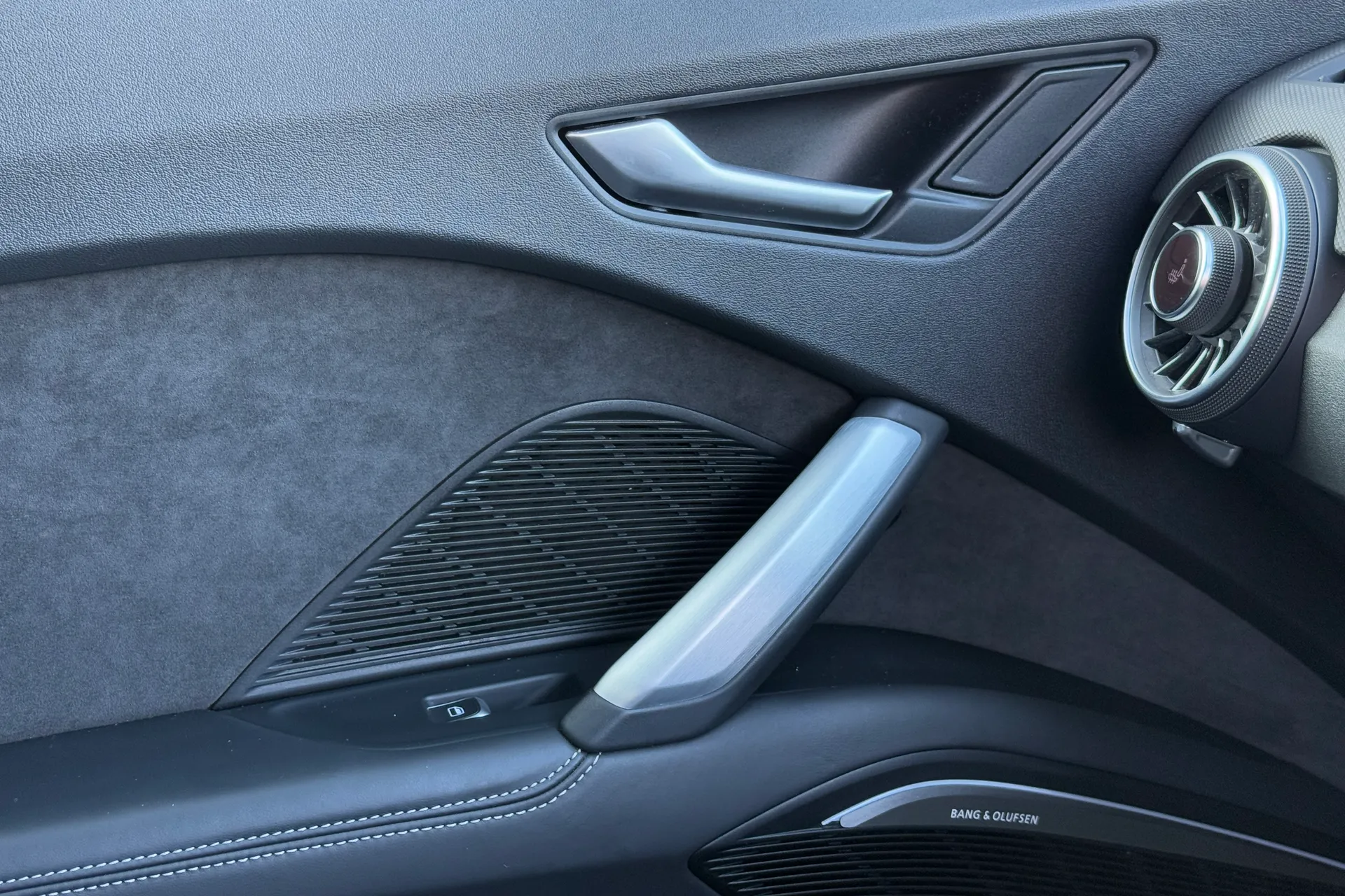 Audi TT thumbnail image number 36