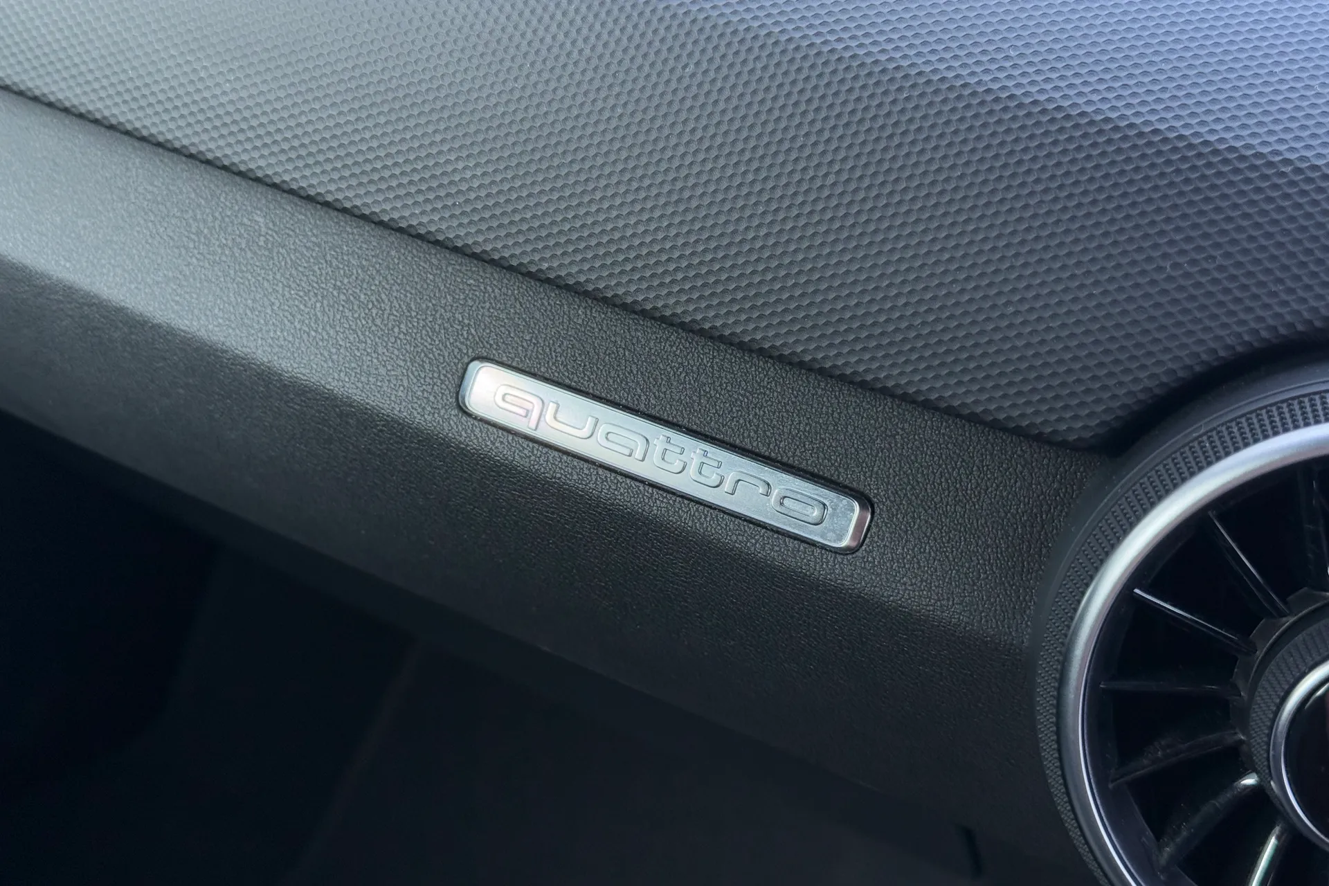 Audi TT thumbnail image number 35