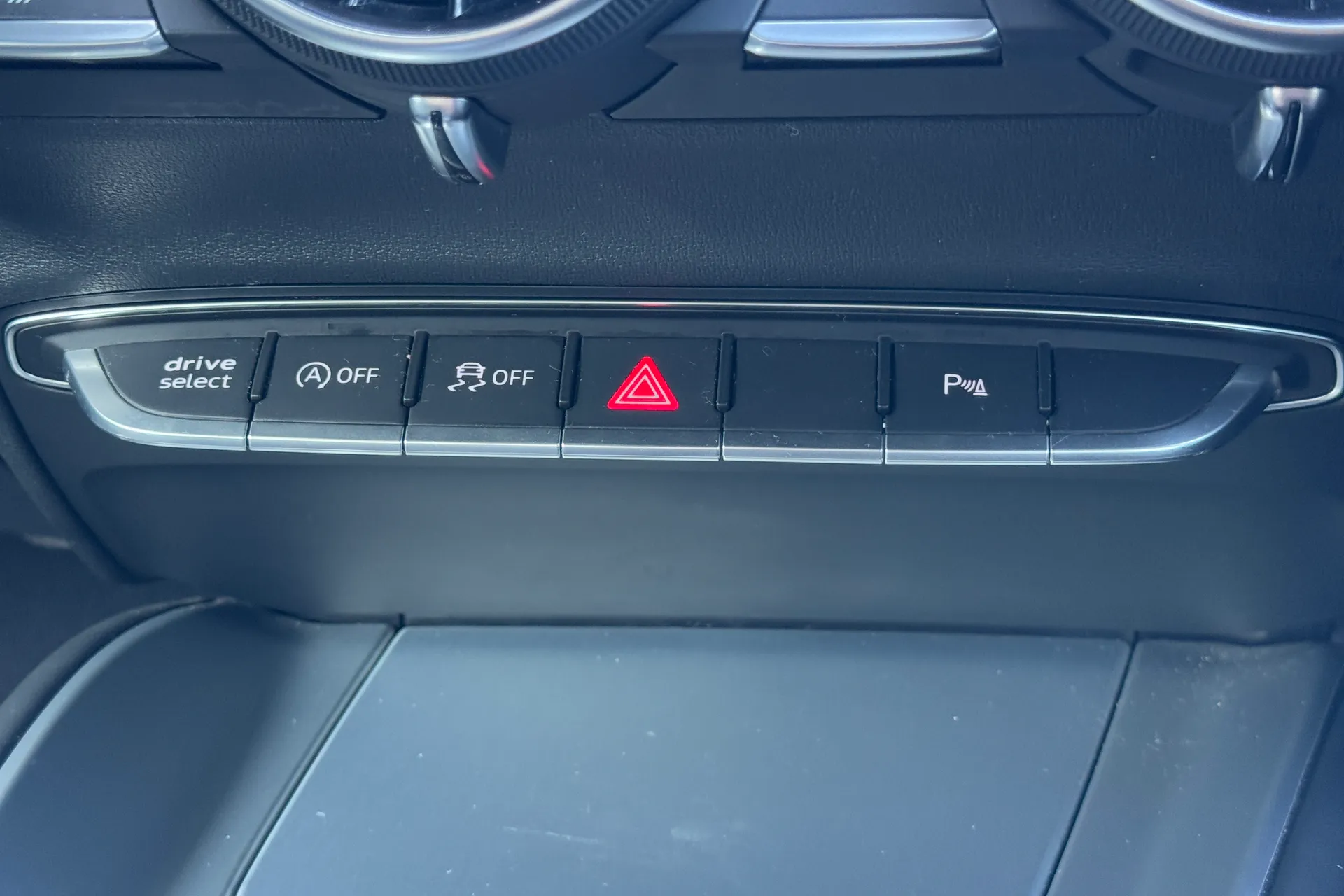 Audi TT thumbnail image number 24