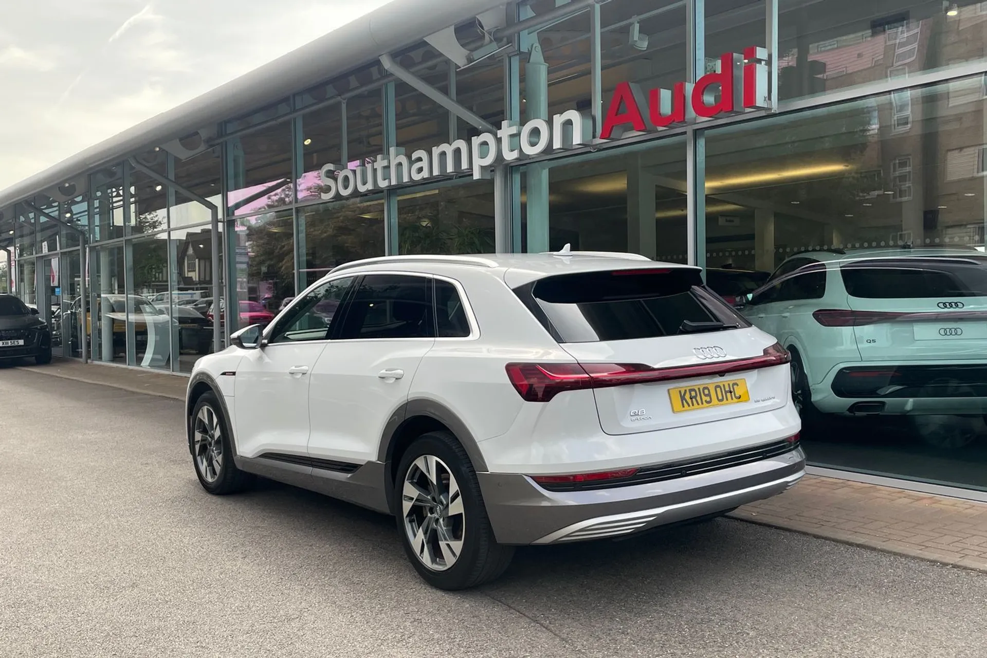 Audi e-tron thumbnail image number 7