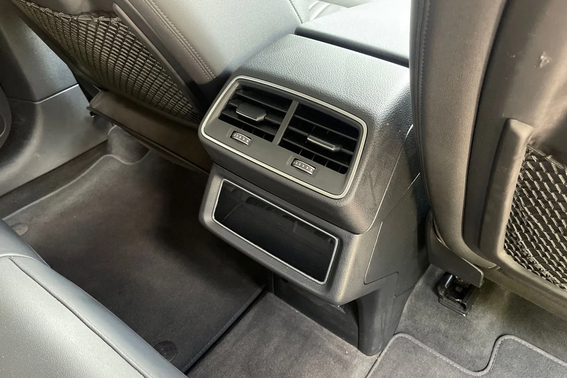Audi e-tron thumbnail image number 45