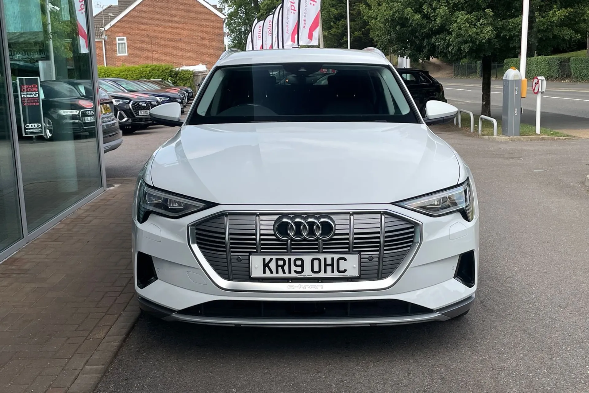 Audi e-tron thumbnail image number 10