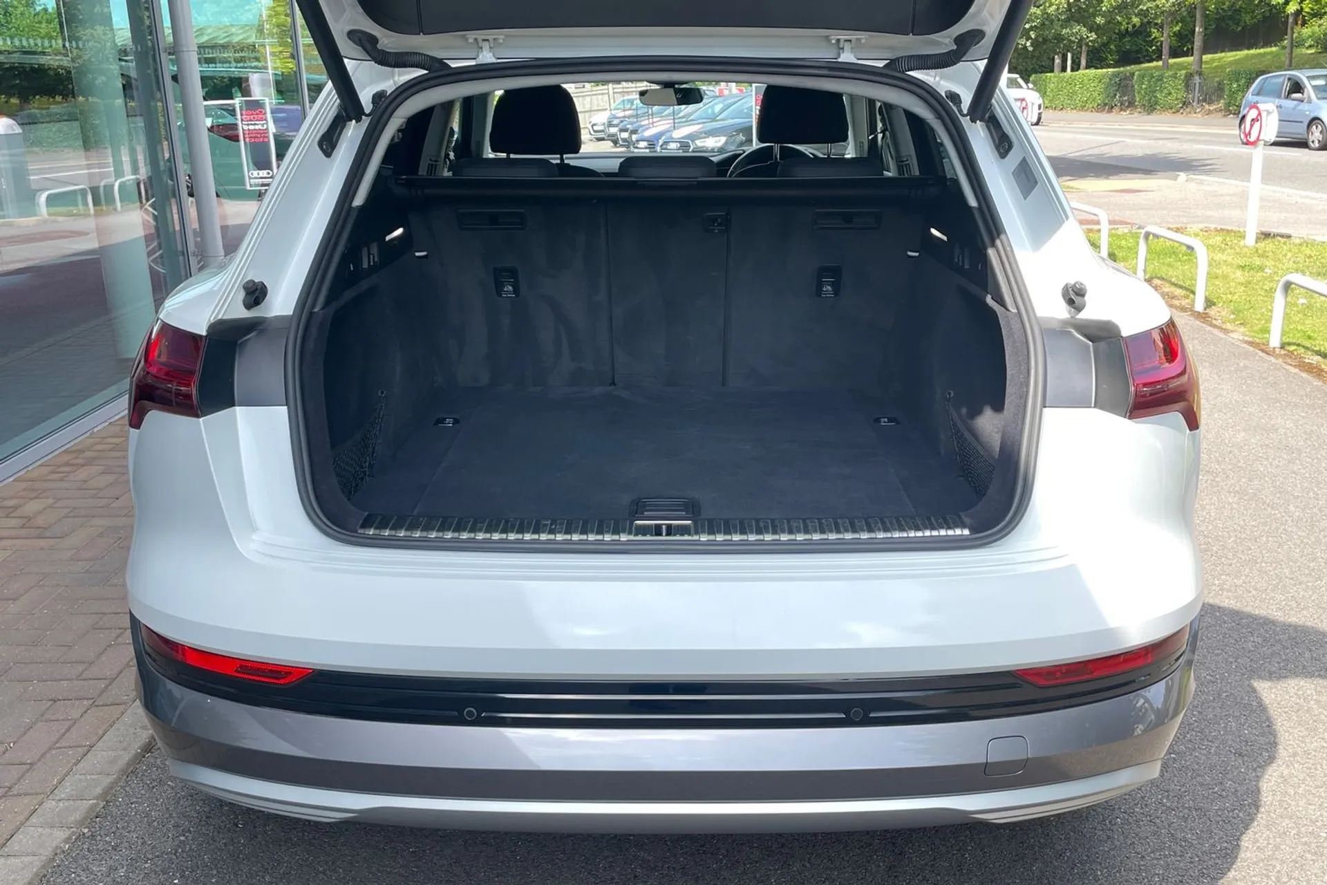 Audi e-tron thumbnail image number 18