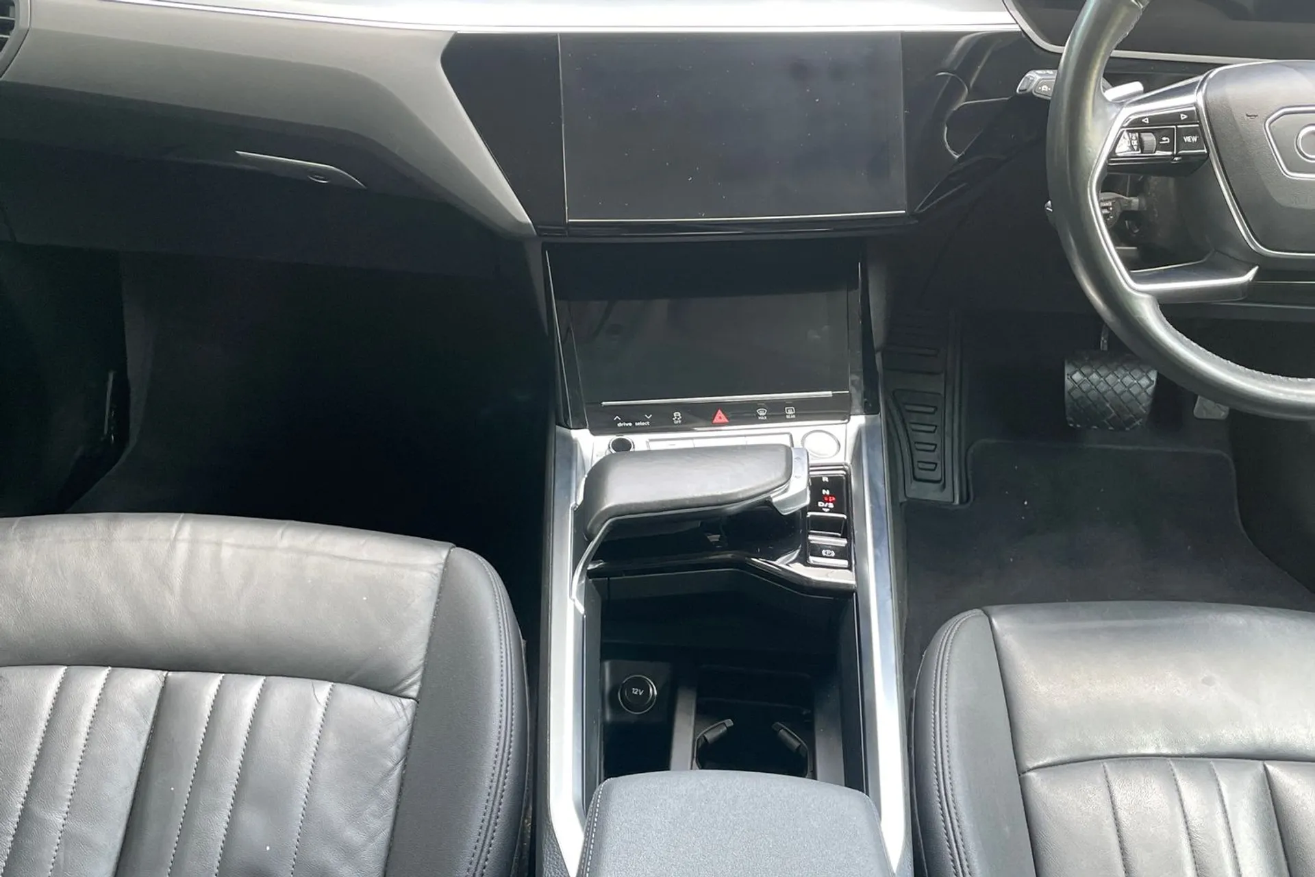 Audi e-tron thumbnail image number 34