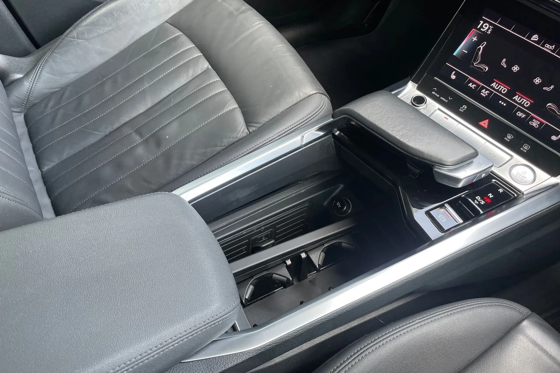 Audi e-tron thumbnail image number 40