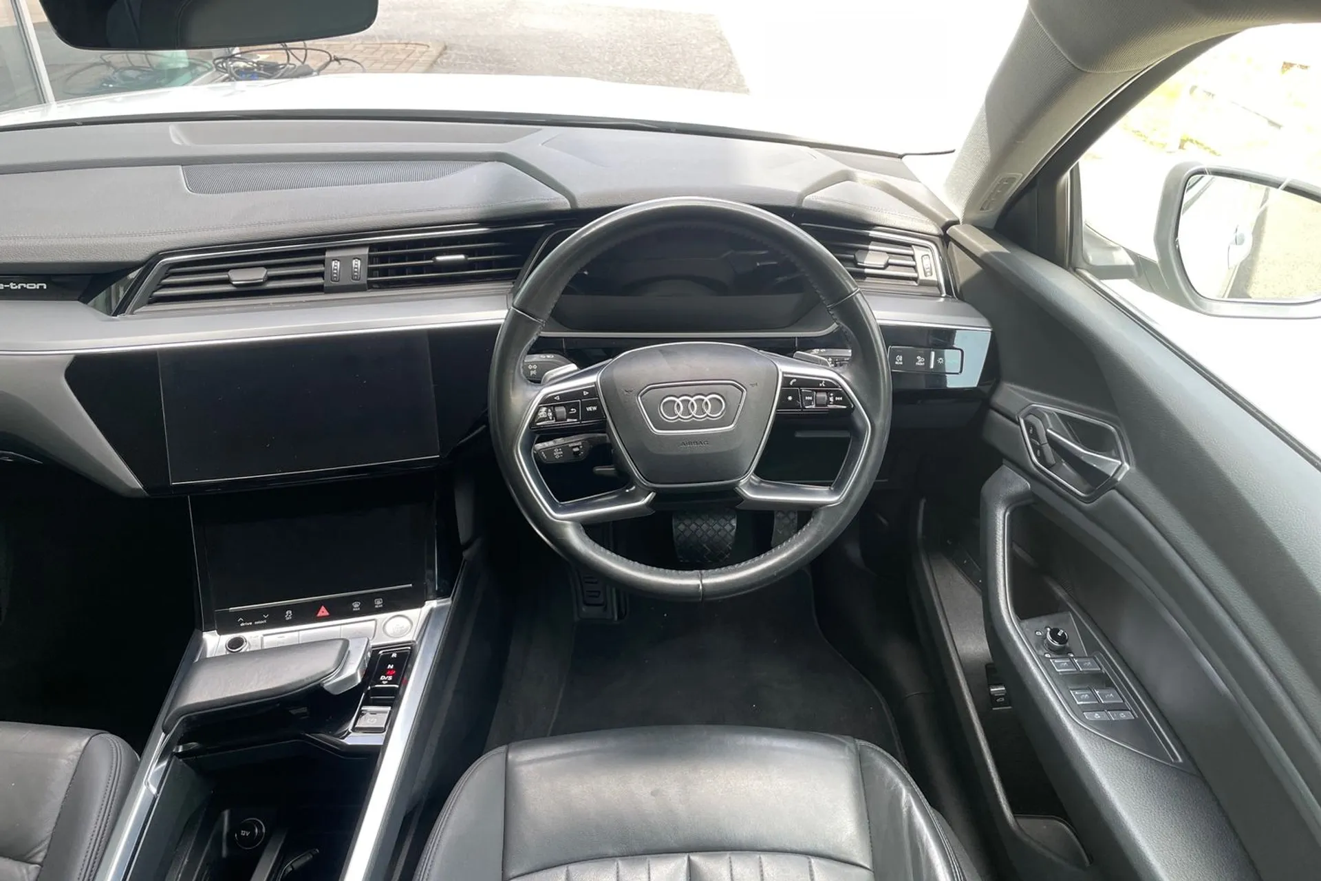 Audi e-tron thumbnail image number 33