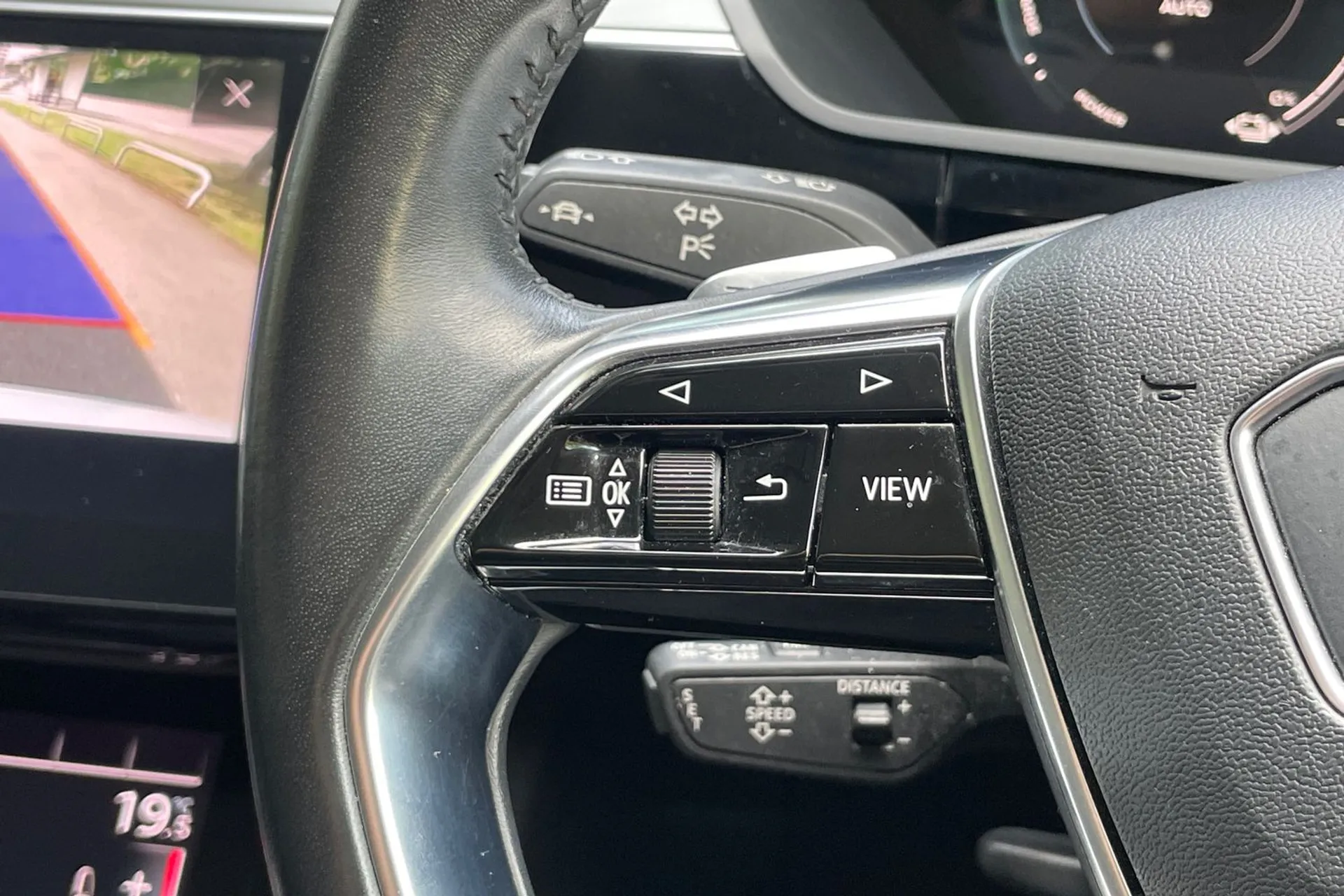 Audi e-tron thumbnail image number 57