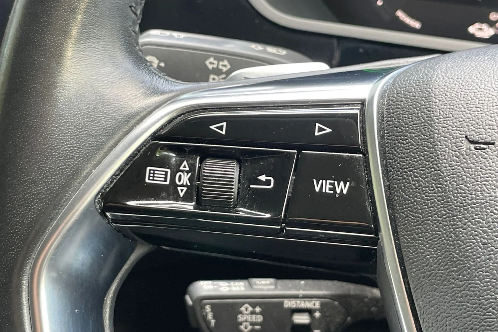 Audi e-tron thumbnail image number 35