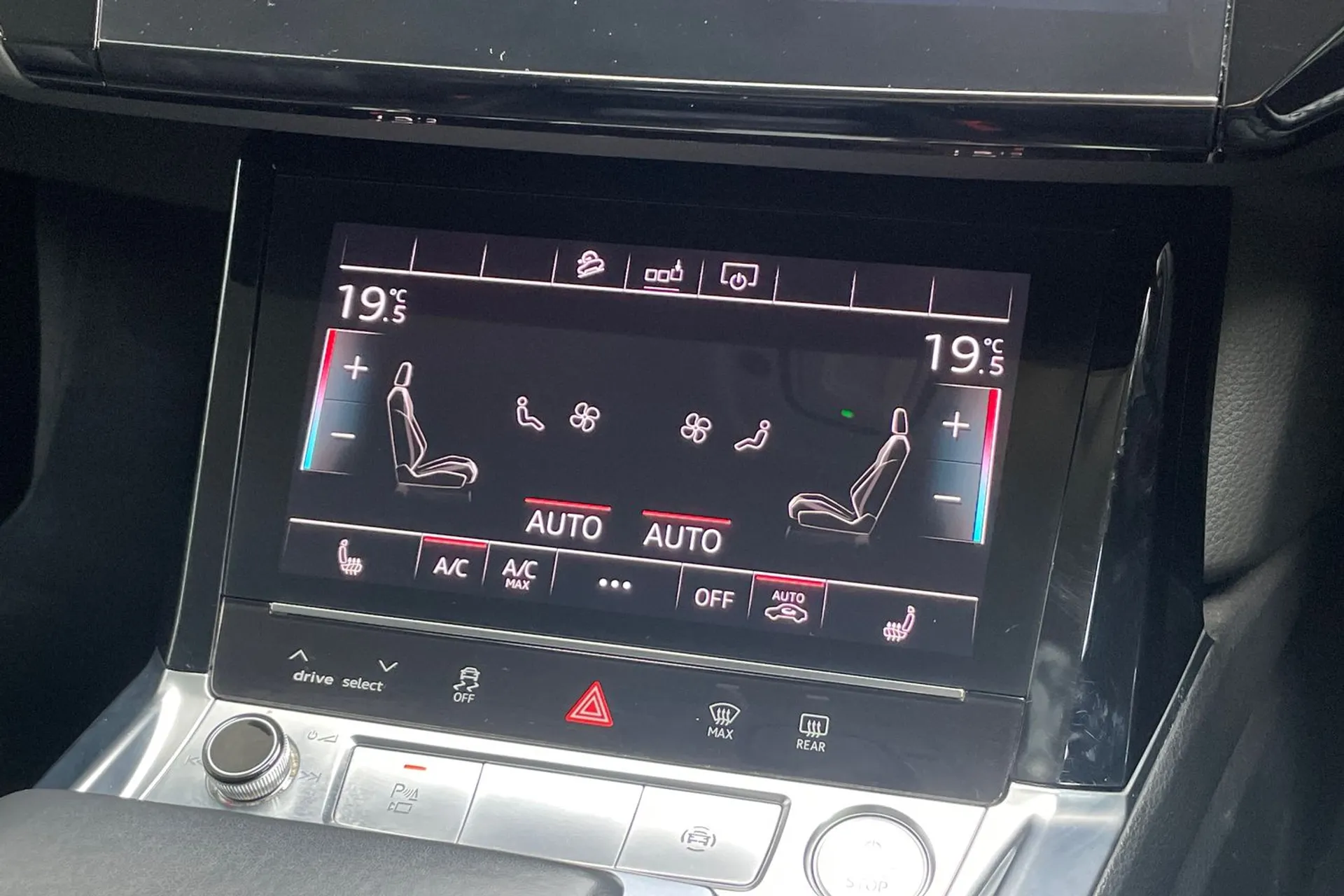 Audi e-tron thumbnail image number 38