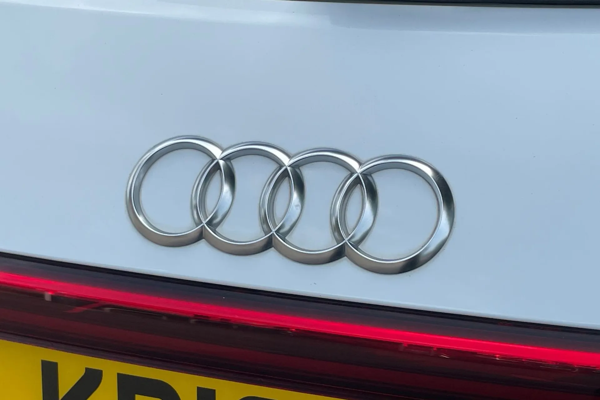 Audi e-tron thumbnail image number 49