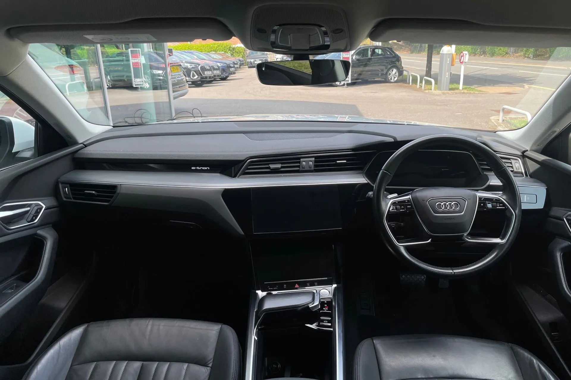 Audi e-tron thumbnail image number 3