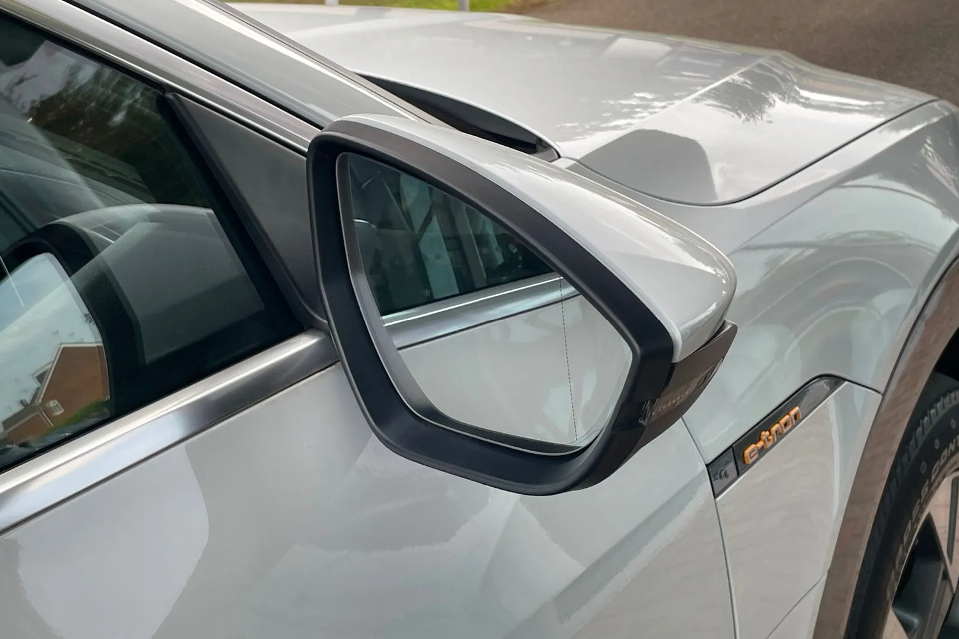 Audi e-tron thumbnail image number 47