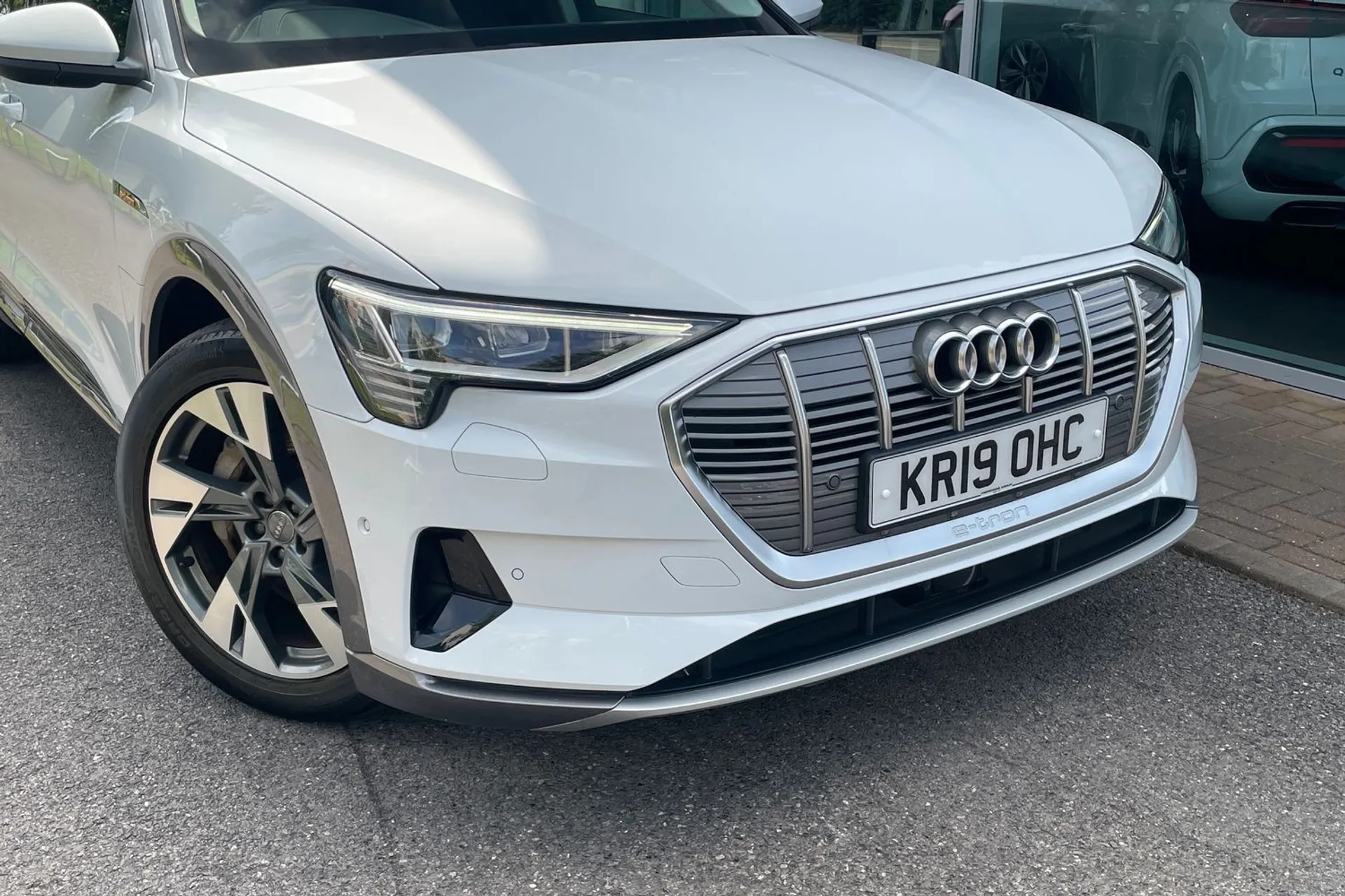 Audi e-tron thumbnail image number 14