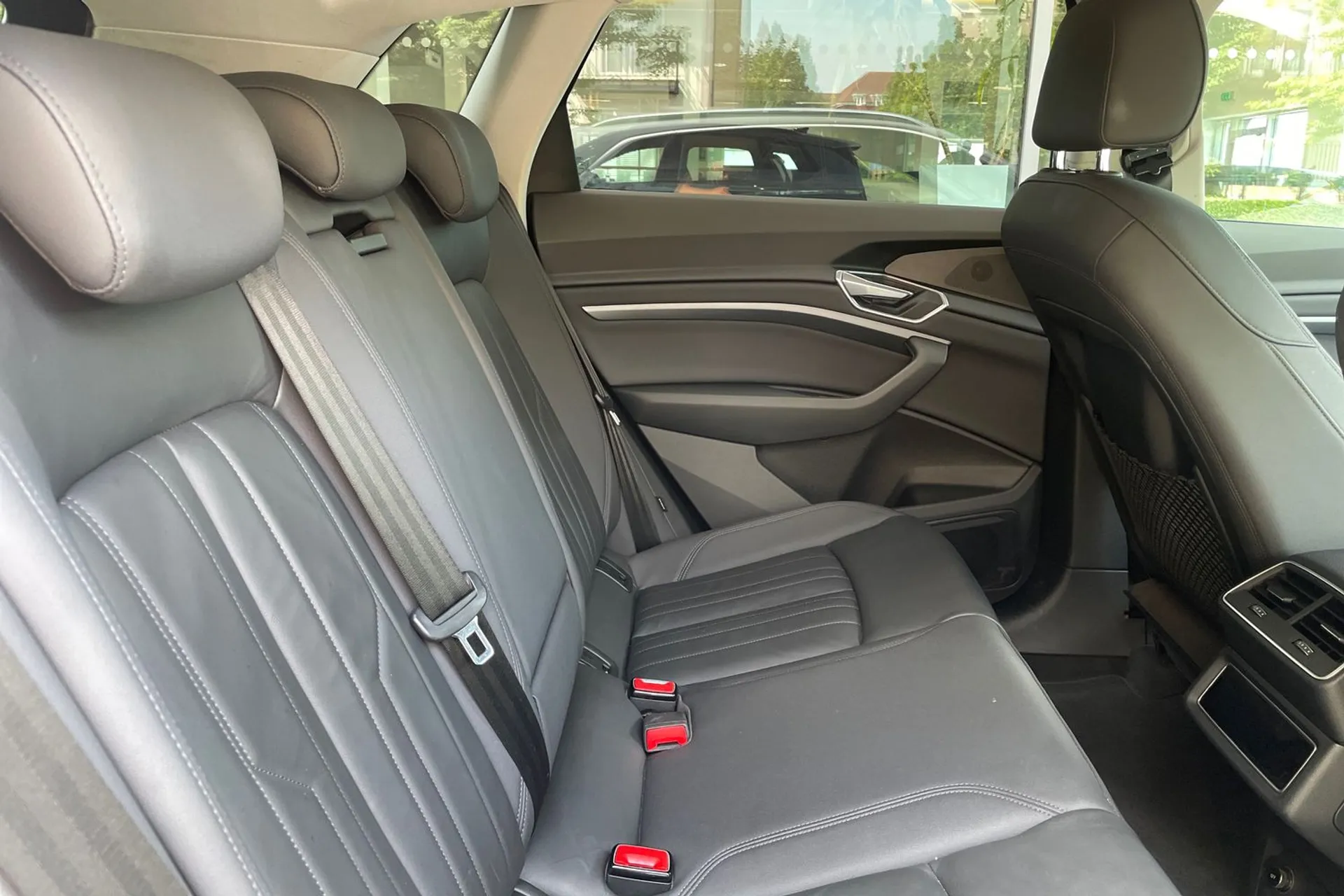 Audi e-tron thumbnail image number 21