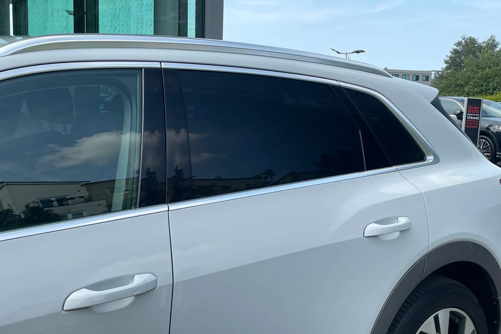 Audi e-tron thumbnail image number 12