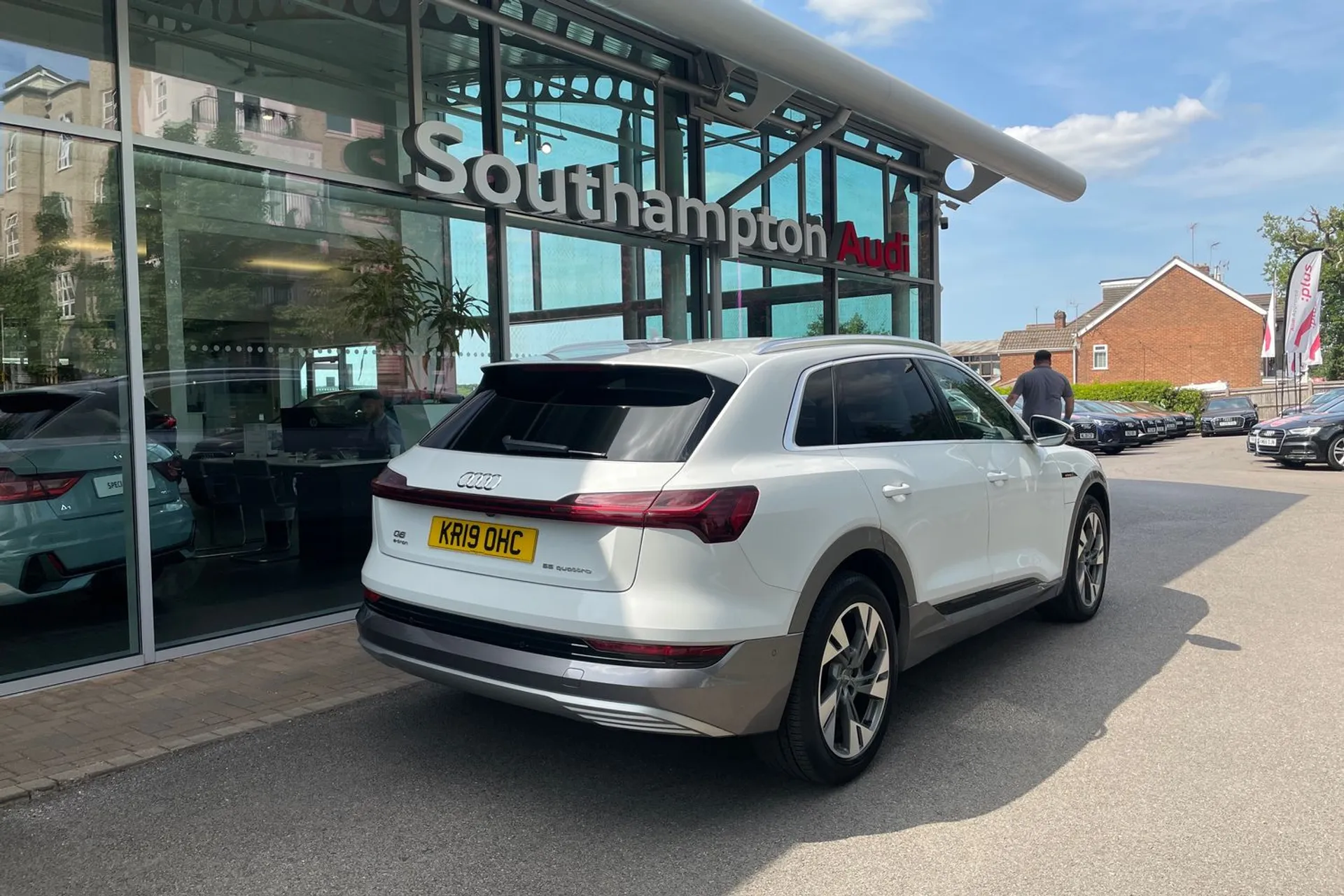 Audi e-tron thumbnail image number 5