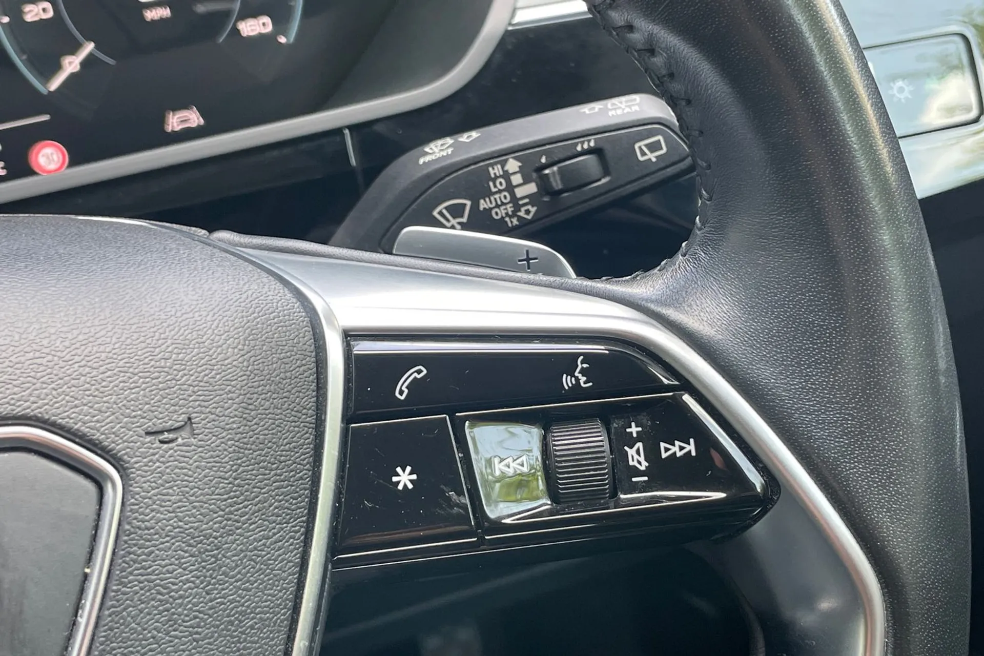 Audi e-tron thumbnail image number 58