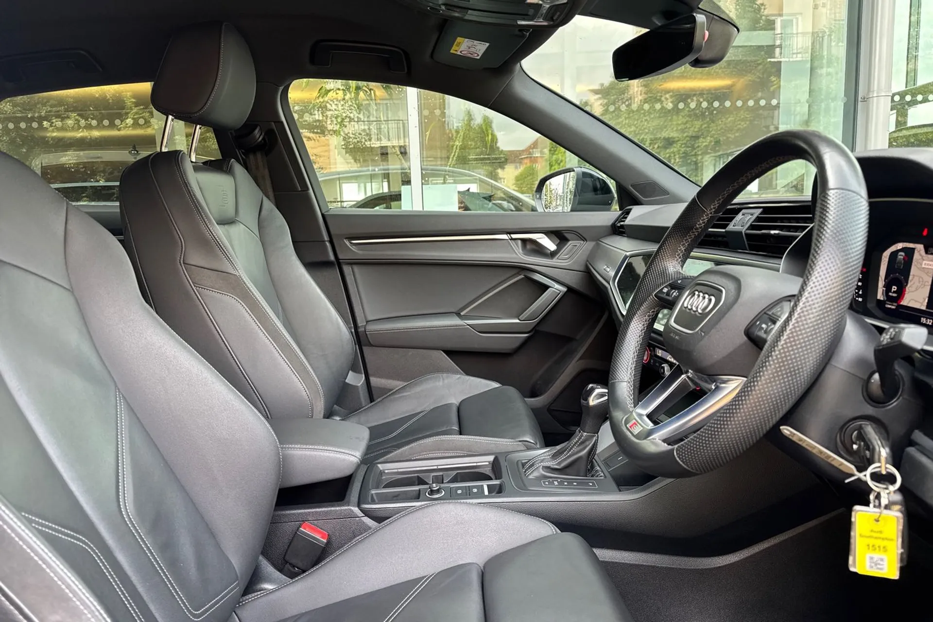 Audi Q3 thumbnail image number 24