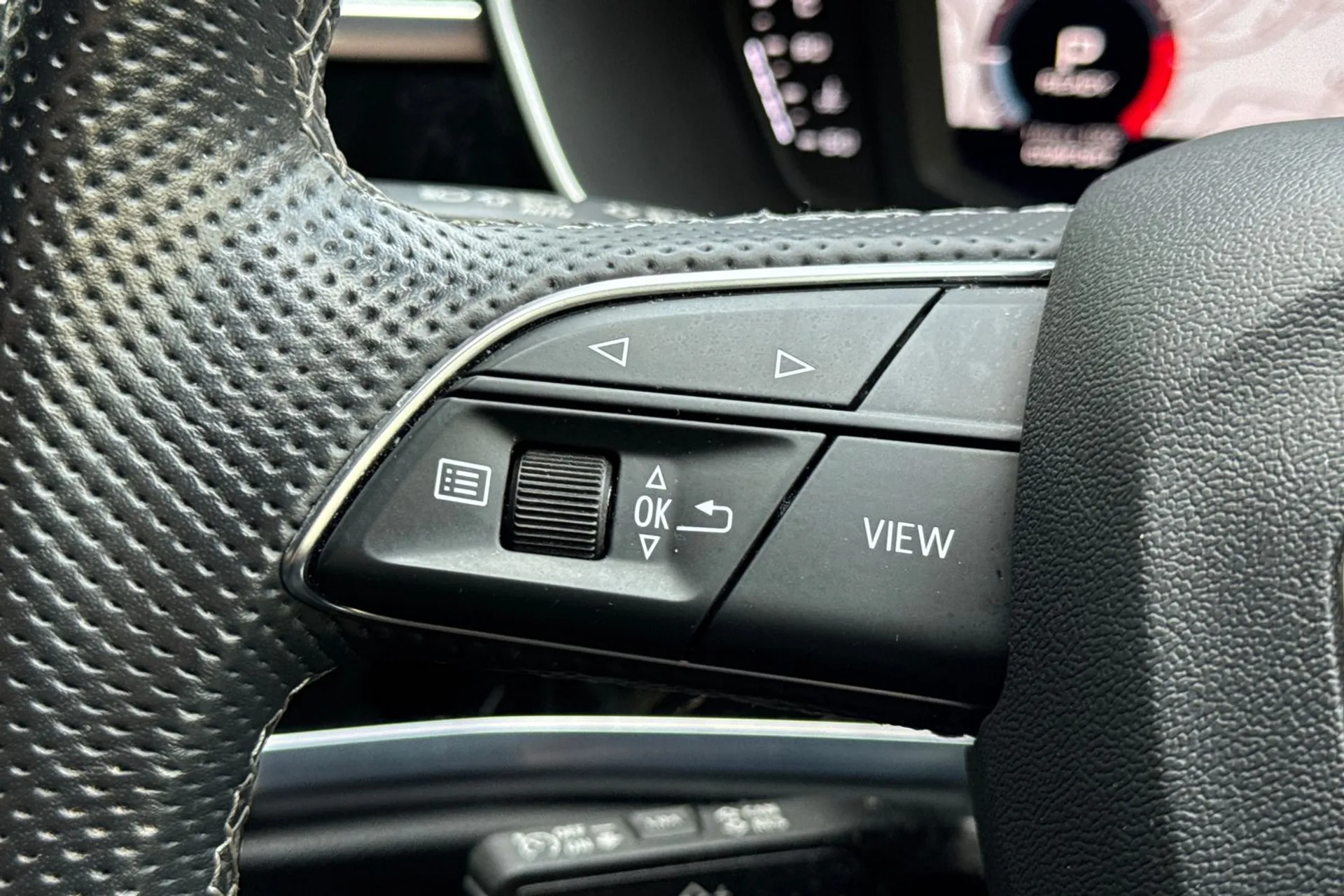 Audi Q3 thumbnail image number 35