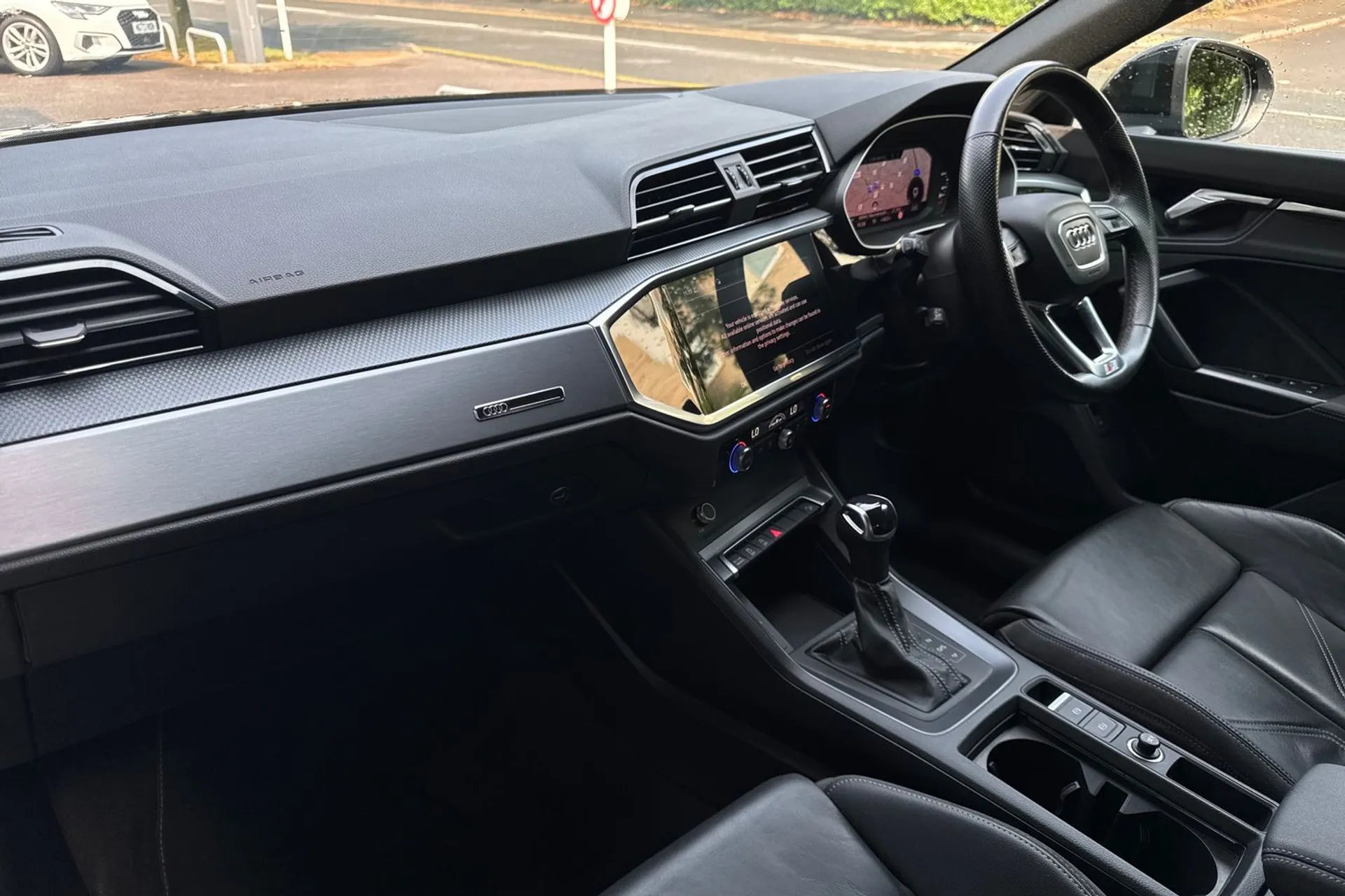 Audi Q3 thumbnail image number 26