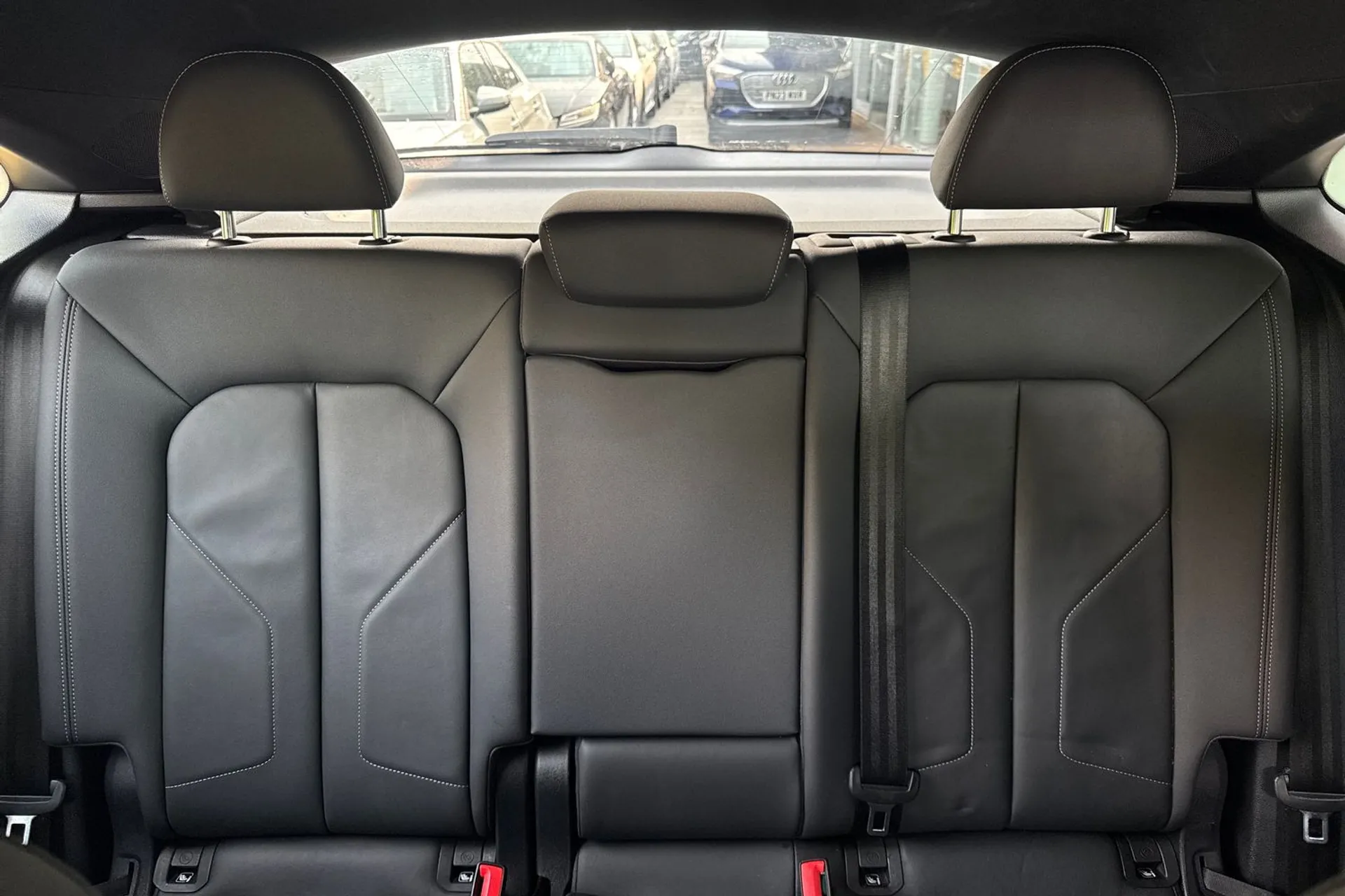 Audi Q3 thumbnail image number 30