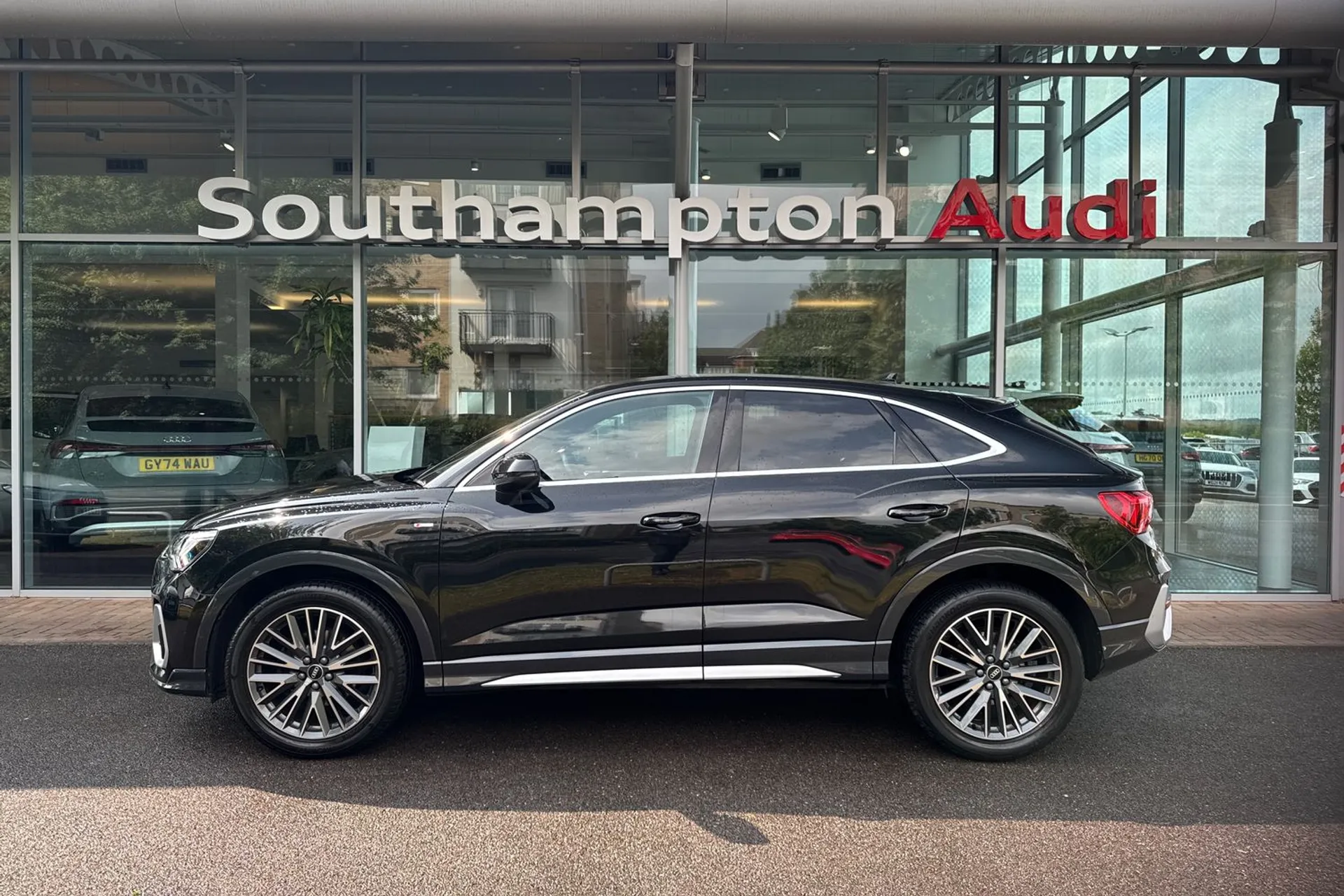 Audi Q3 thumbnail image number 8