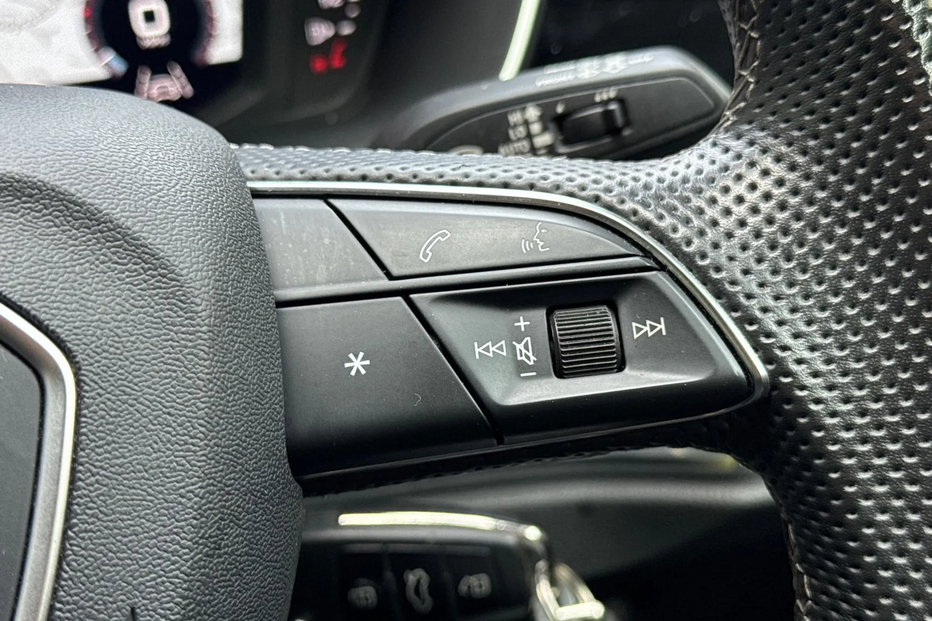 Audi Q3 thumbnail image number 36