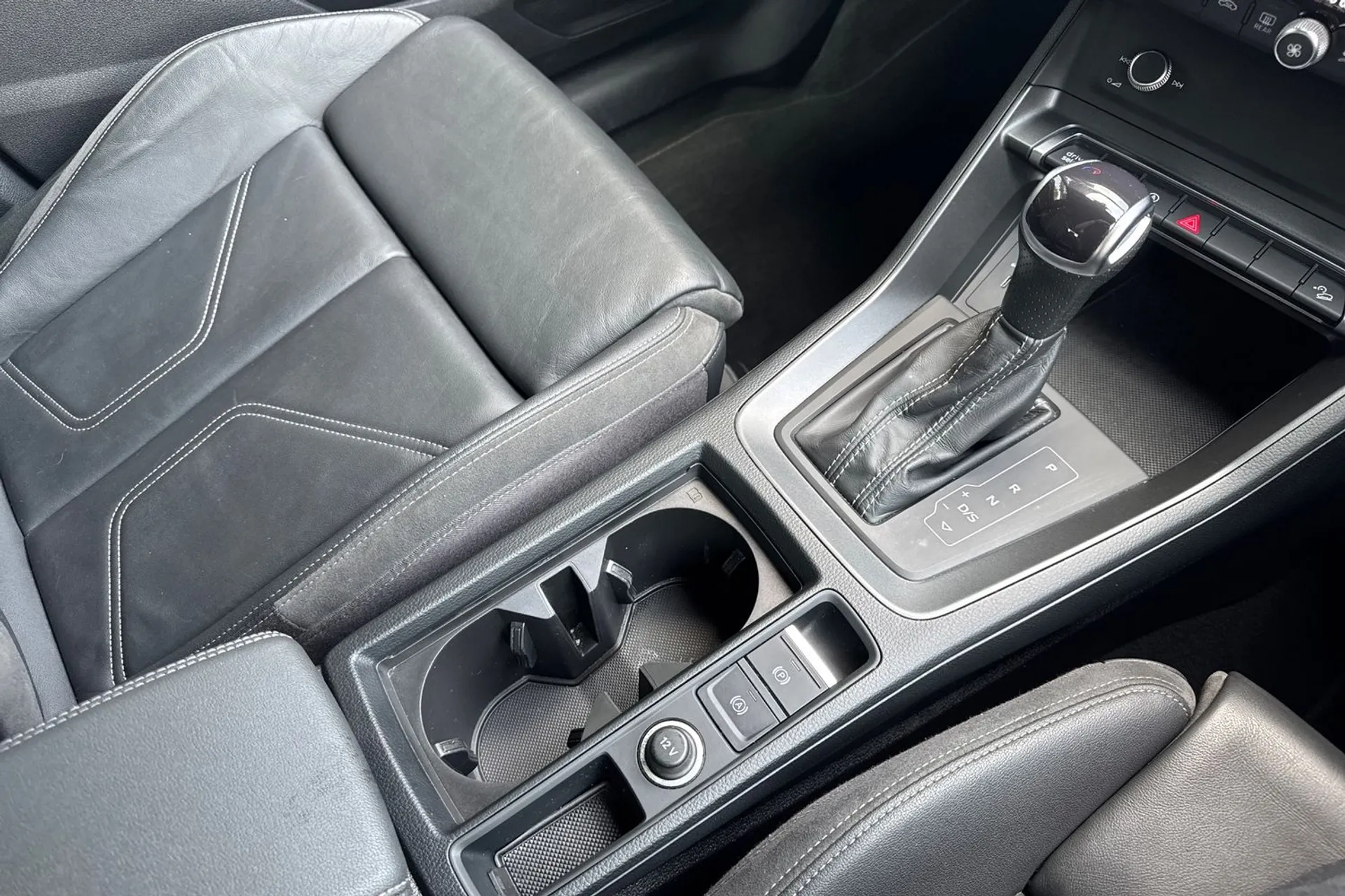 Audi Q3 thumbnail image number 40