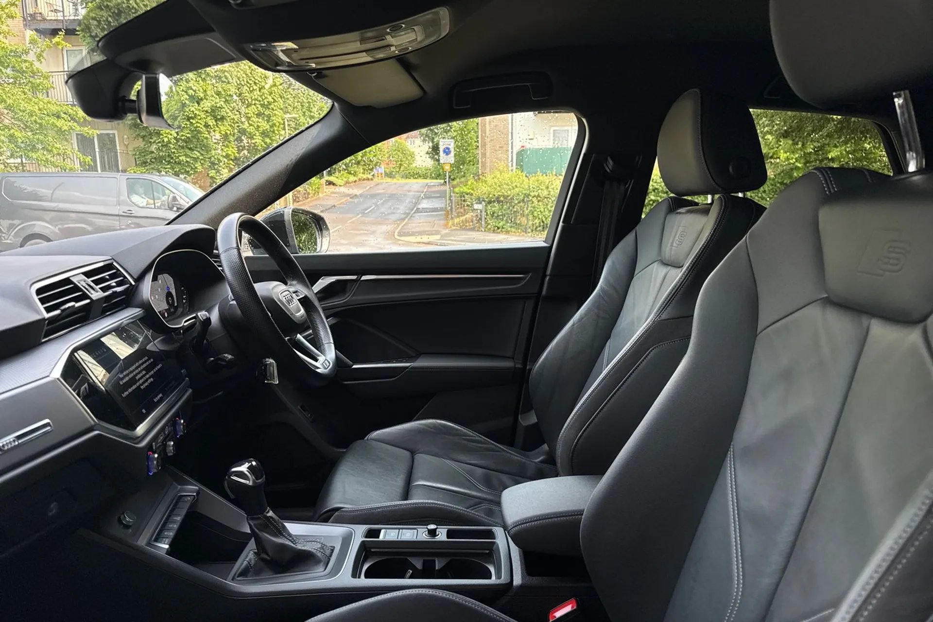 Audi Q3 thumbnail image number 27